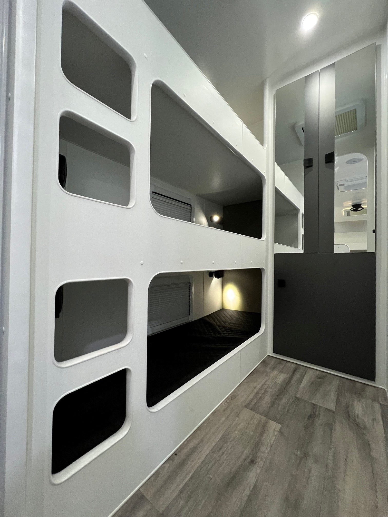 2022 New Design Family Trekker 21ft6 Triple Bunk Offroad With East / West Bed