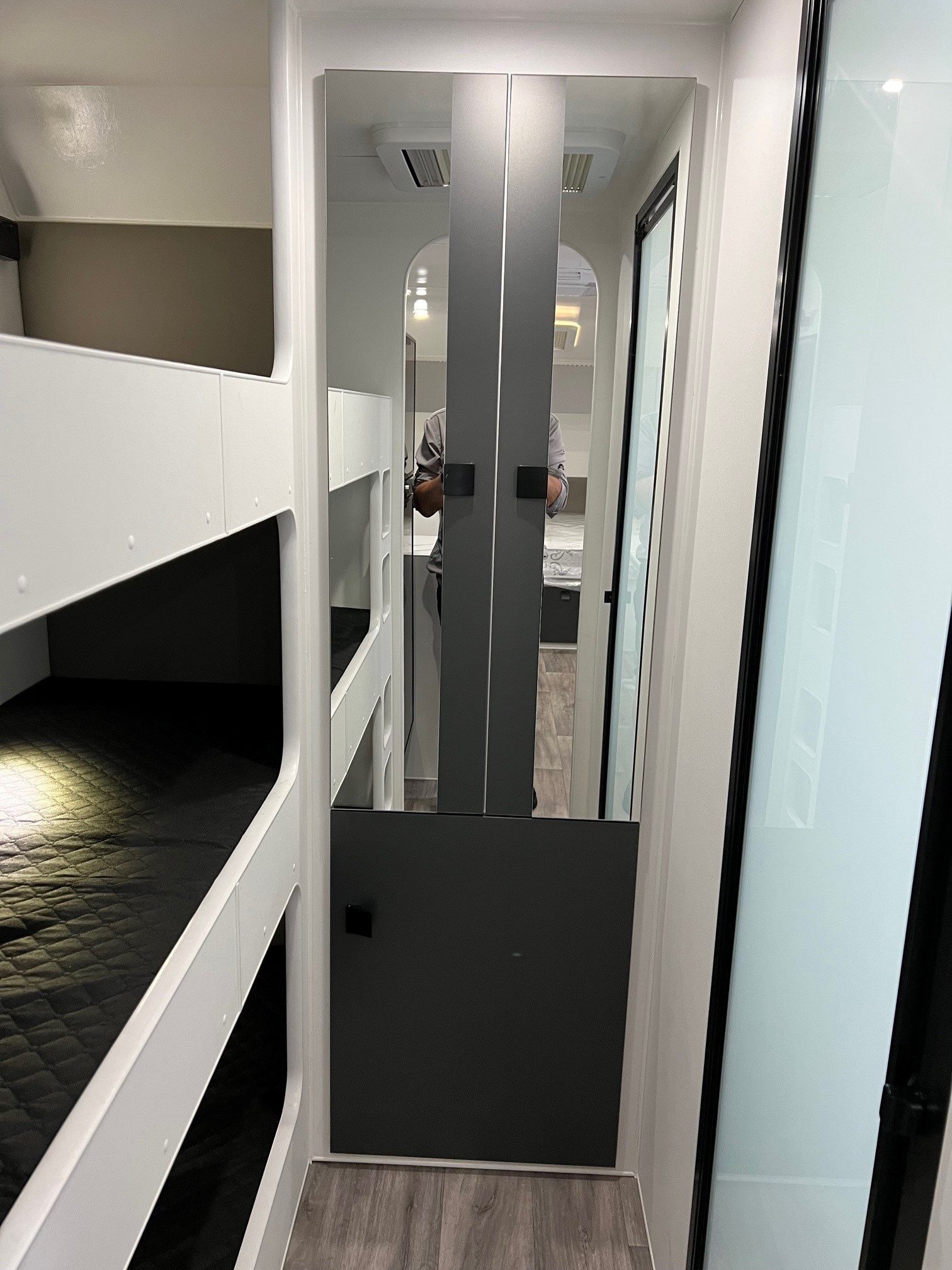 2022 New Design Family Trekker 21ft6 Triple Bunk Offroad With East / West Bed