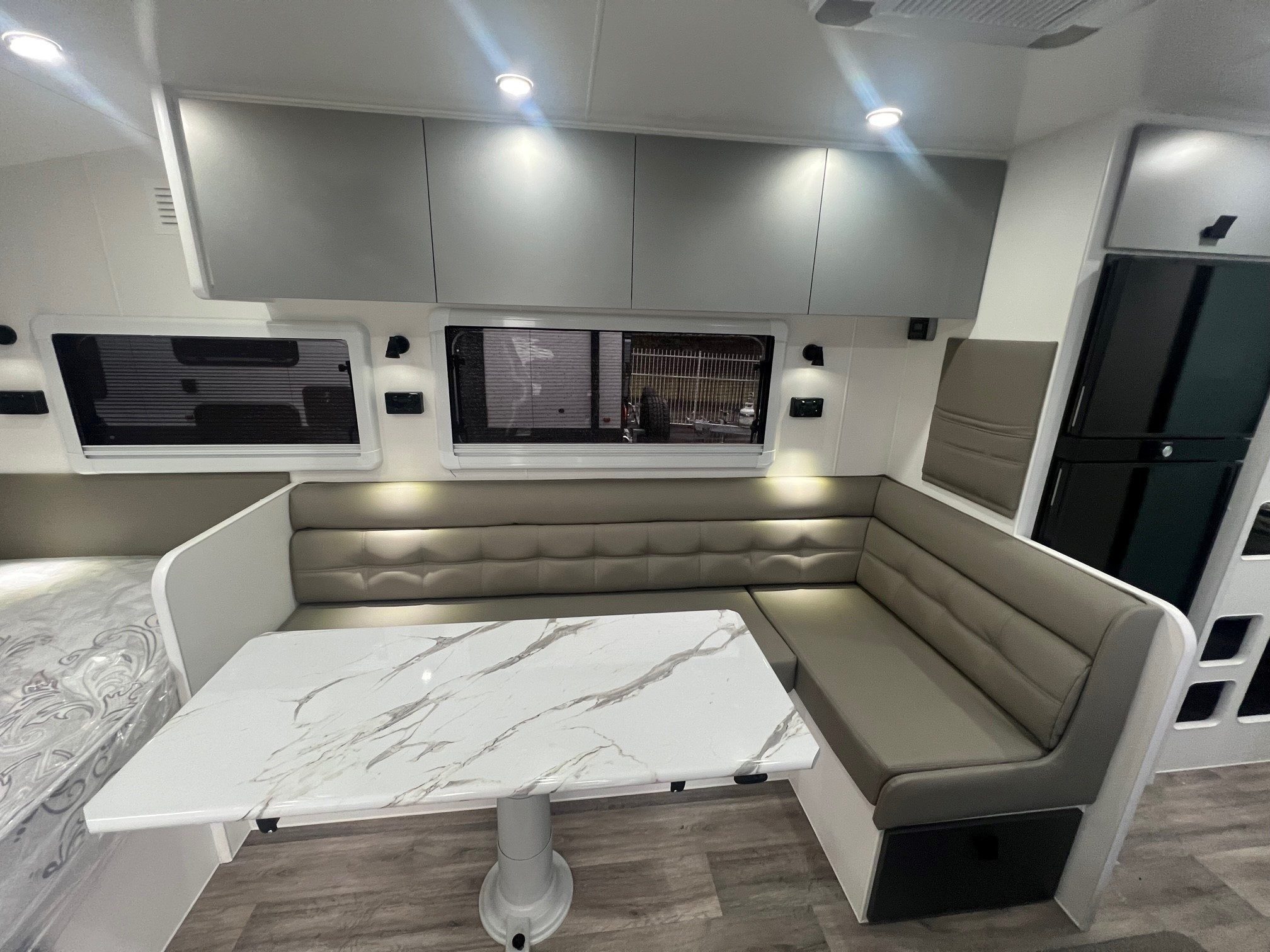 2022 New Design Family Trekker 21ft6 Triple Bunk Offroad With East / West Bed