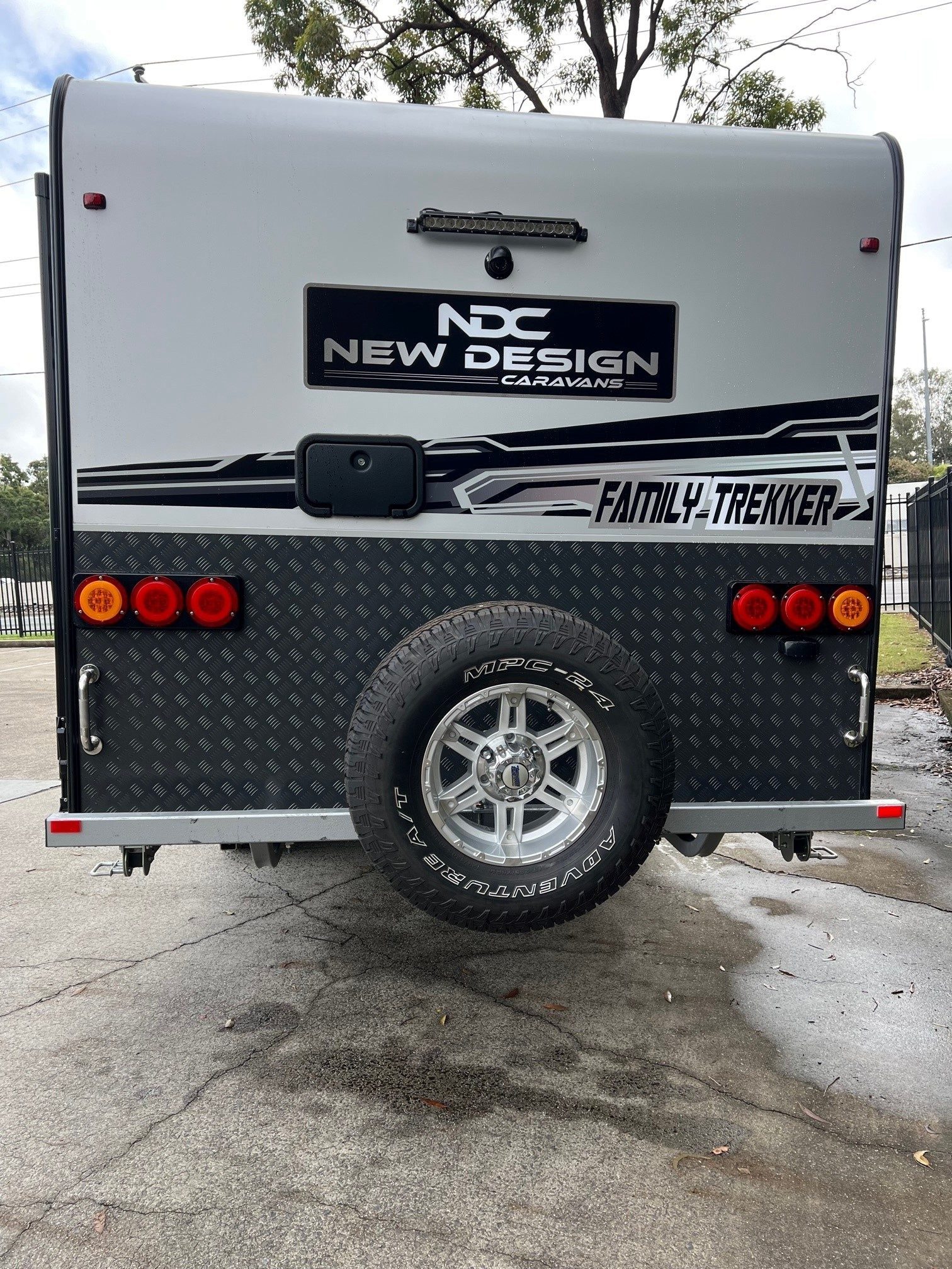 2022 New Design Family Trekker 21ft6 Triple Bunk Offroad With East / West Bed