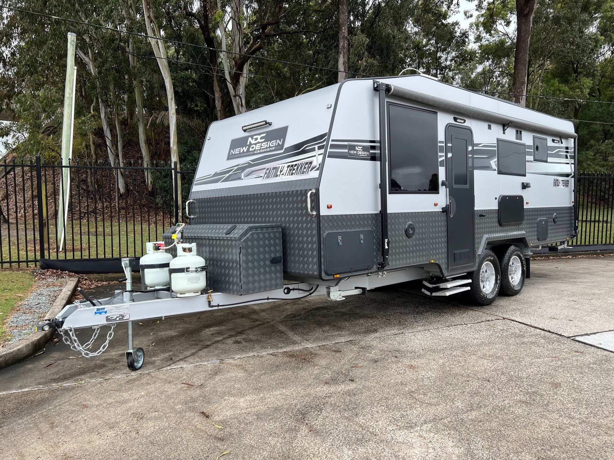 2022 New Design Family Trekker 21ft6 Triple Bunk Offroad With East