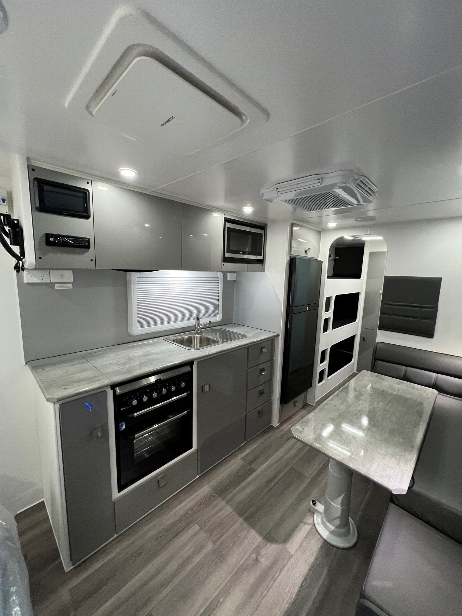 2023 New Design Family Trekker 21ft6 Triple Bunk Offroad Caravan