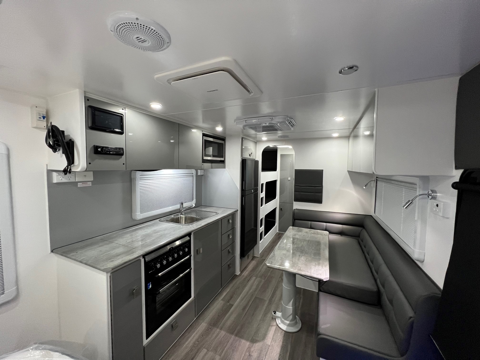 2023 New Design Family Trekker 21ft6 Triple Bunk Offroad Caravan