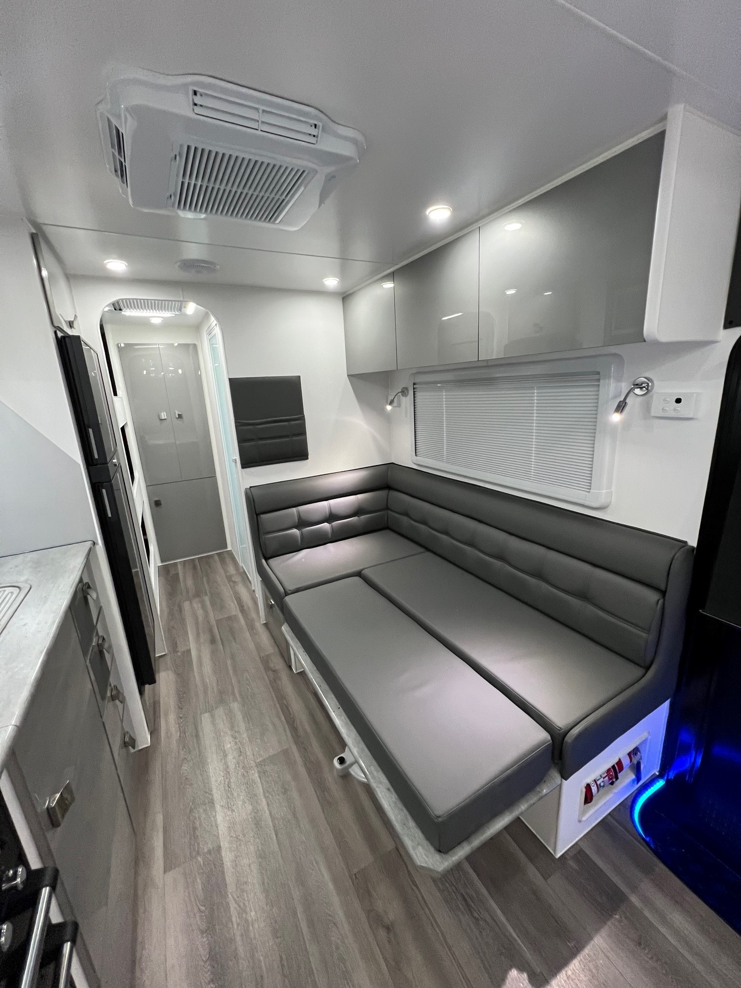 2023 New Design Family Trekker 21ft6 Triple Bunk Offroad Caravan