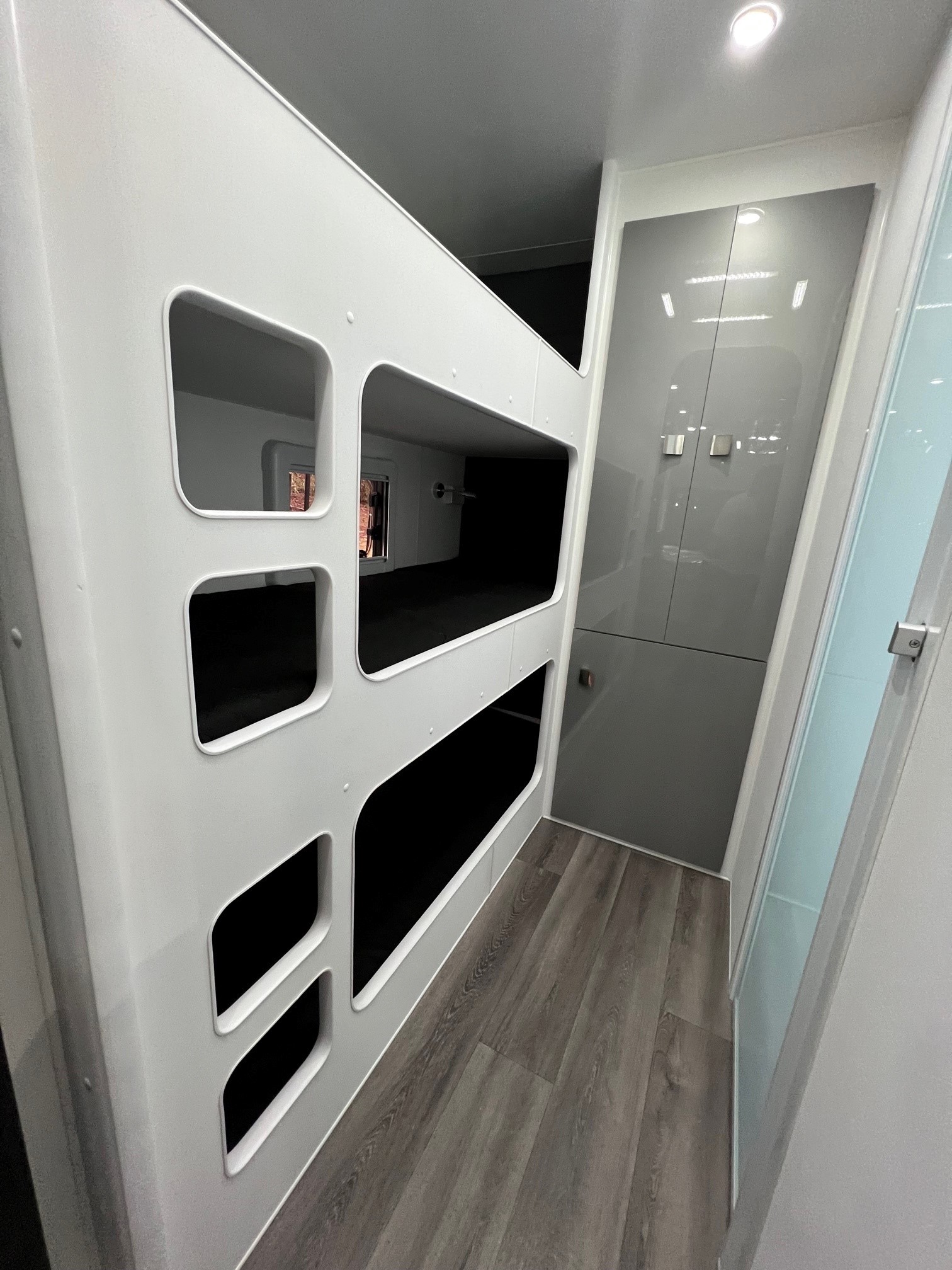 2023 New Design Family Trekker 21ft6 Triple Bunk Offroad Caravan