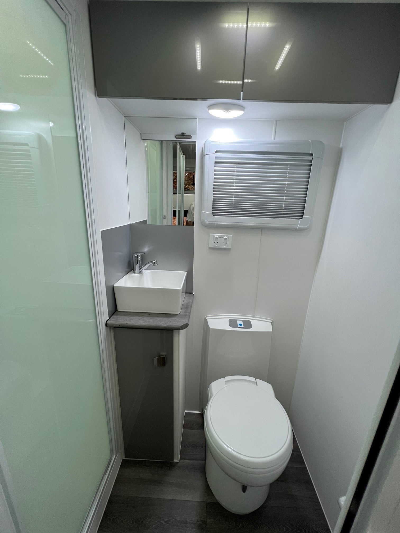 2023 New Design Family Trekker 21ft6 Triple Bunk Offroad Caravan