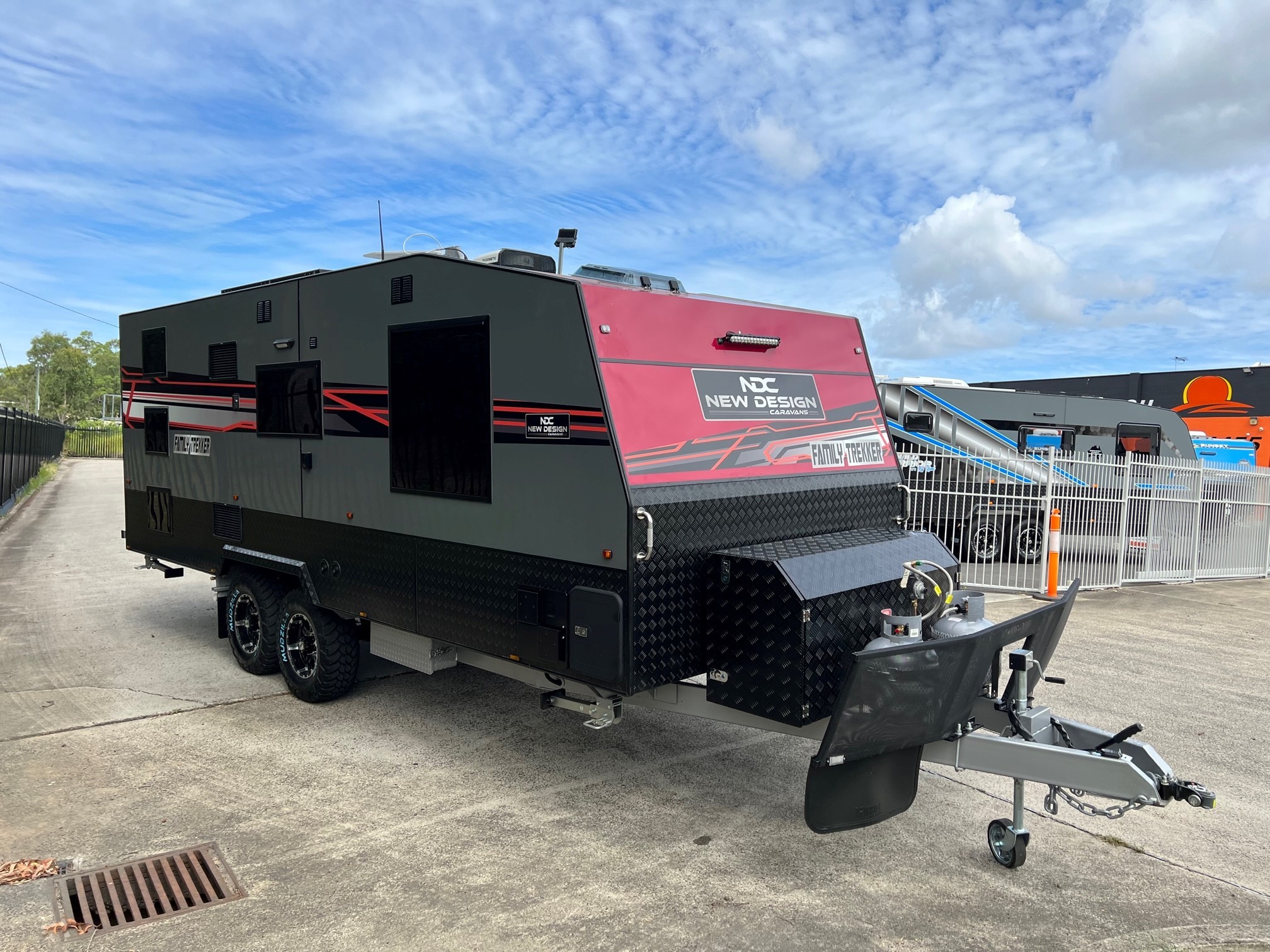 2023 New Design Family Trekker 21ft6 Triple Bunk Offroad Caravan