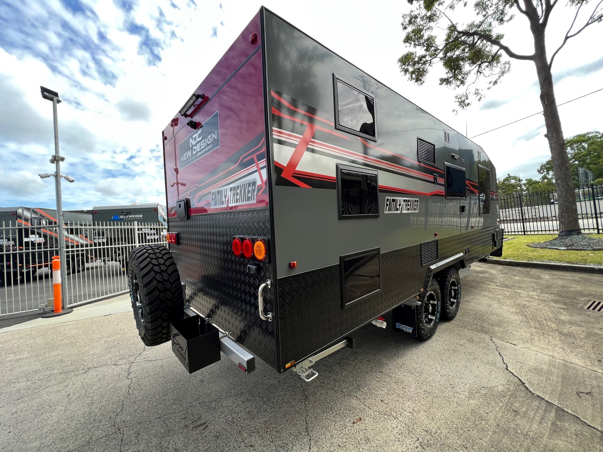 2023 New Design Family Trekker 21ft6 Triple Bunk Offroad Caravan