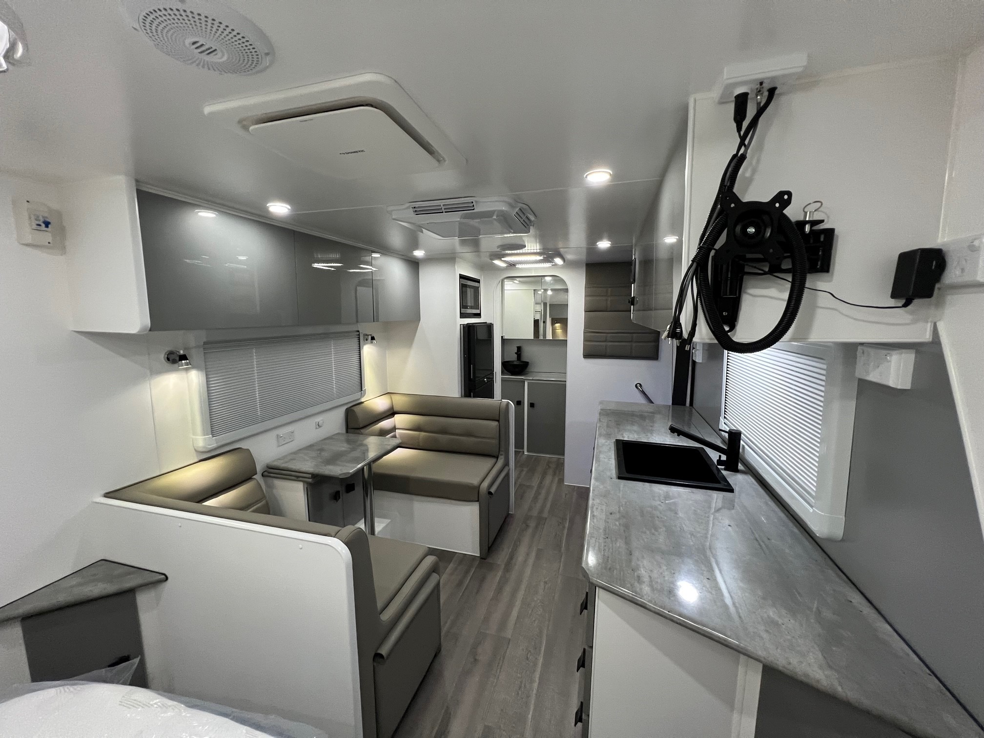 2023 New Design Expedition XL 19ft8 Offroad Caravan With Black Pack