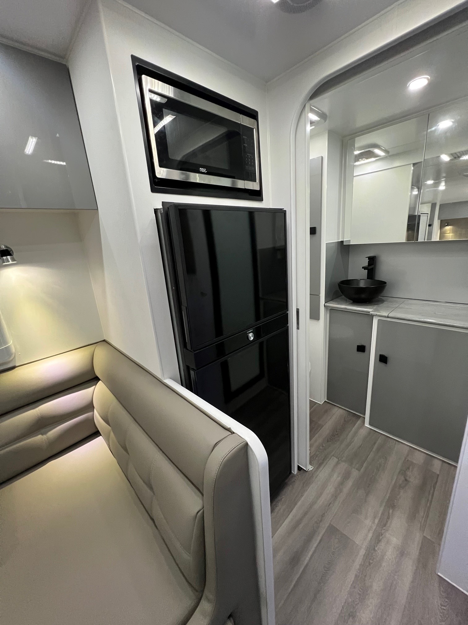 2023 New Design Expedition XL 19ft8 Offroad Caravan With Black Pack