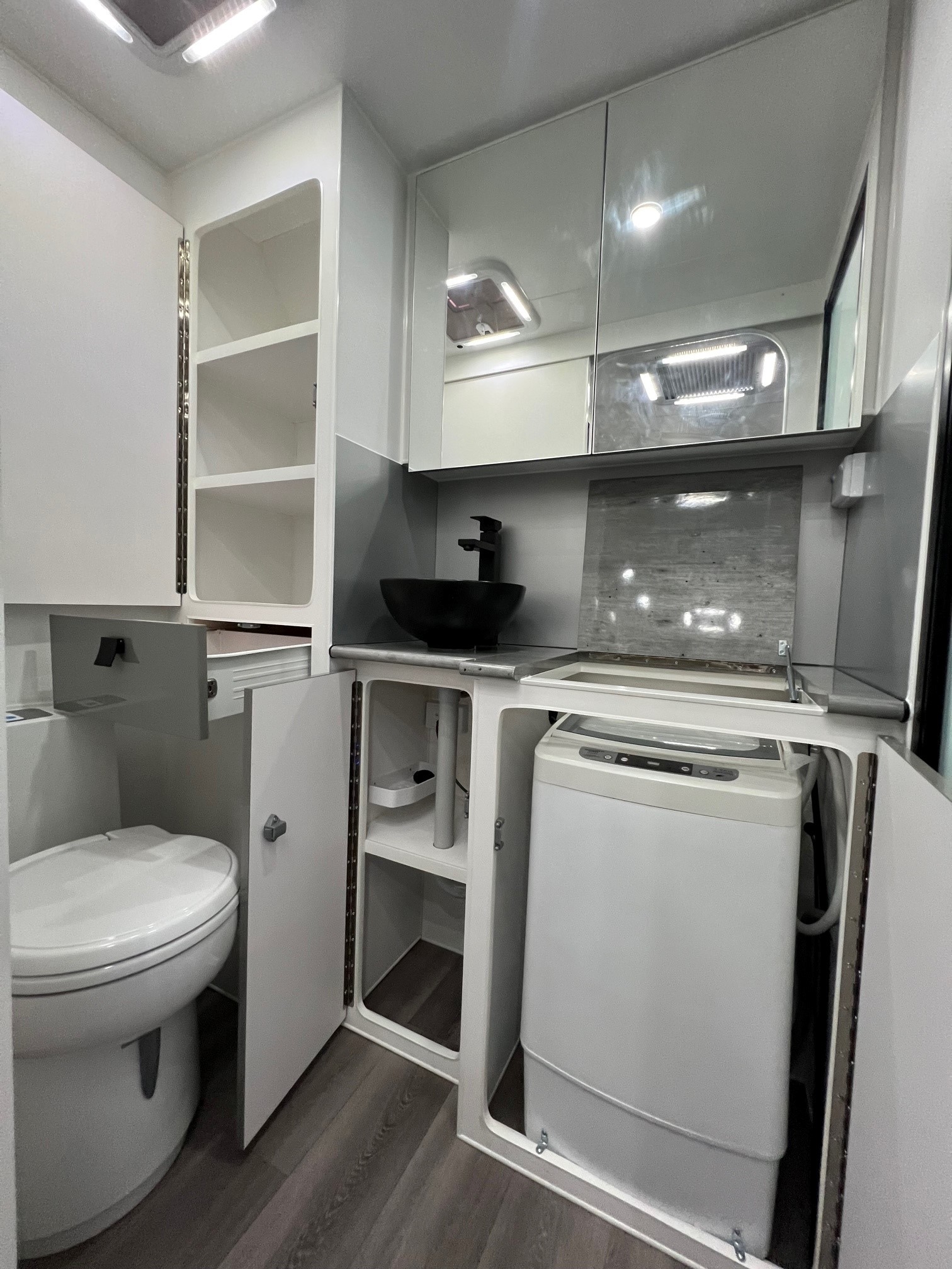 2023 New Design Expedition XL 19ft8 Offroad Caravan With Black Pack