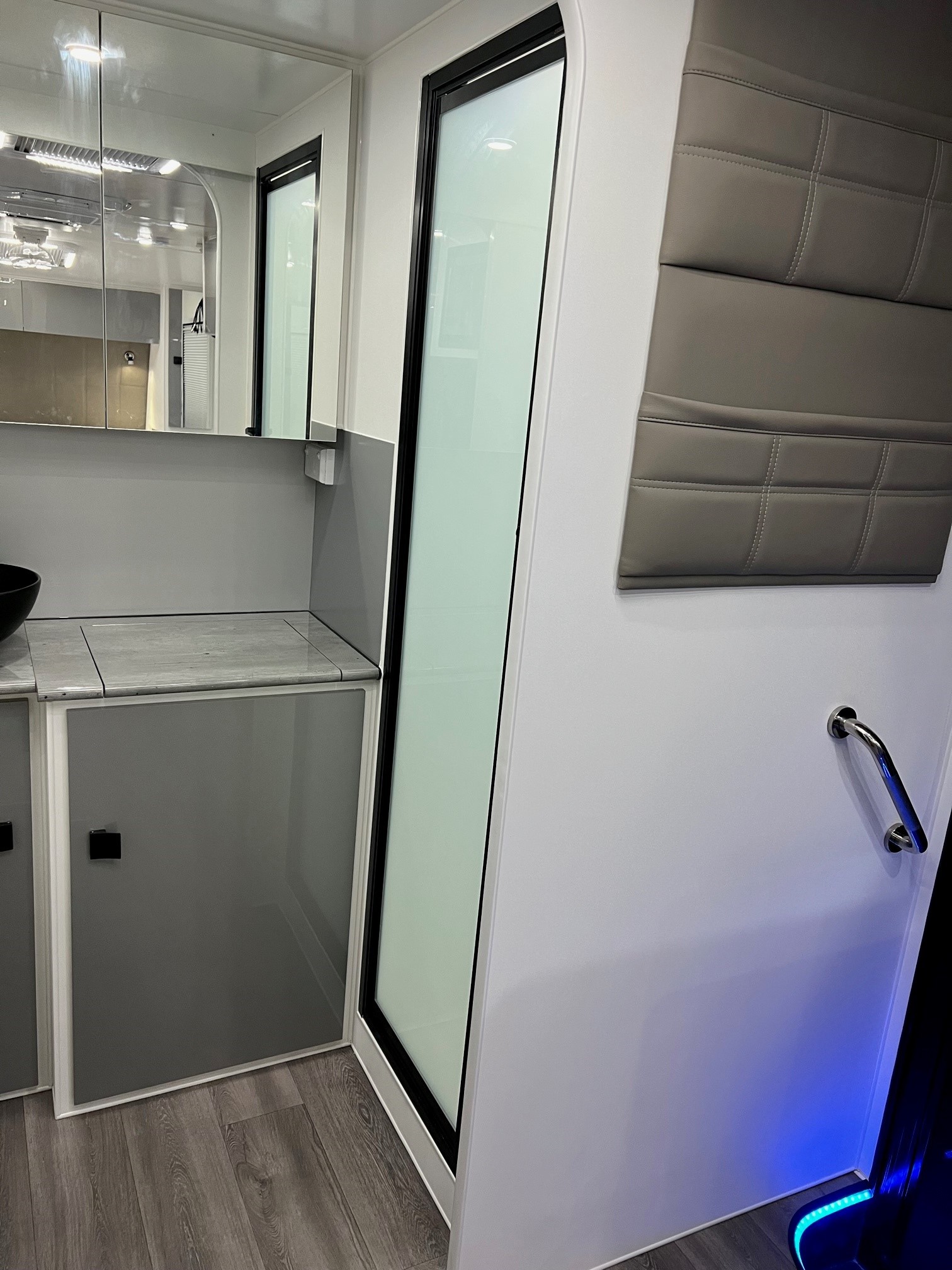 2023 New Design Expedition XL 19ft8 Offroad Caravan With Black Pack