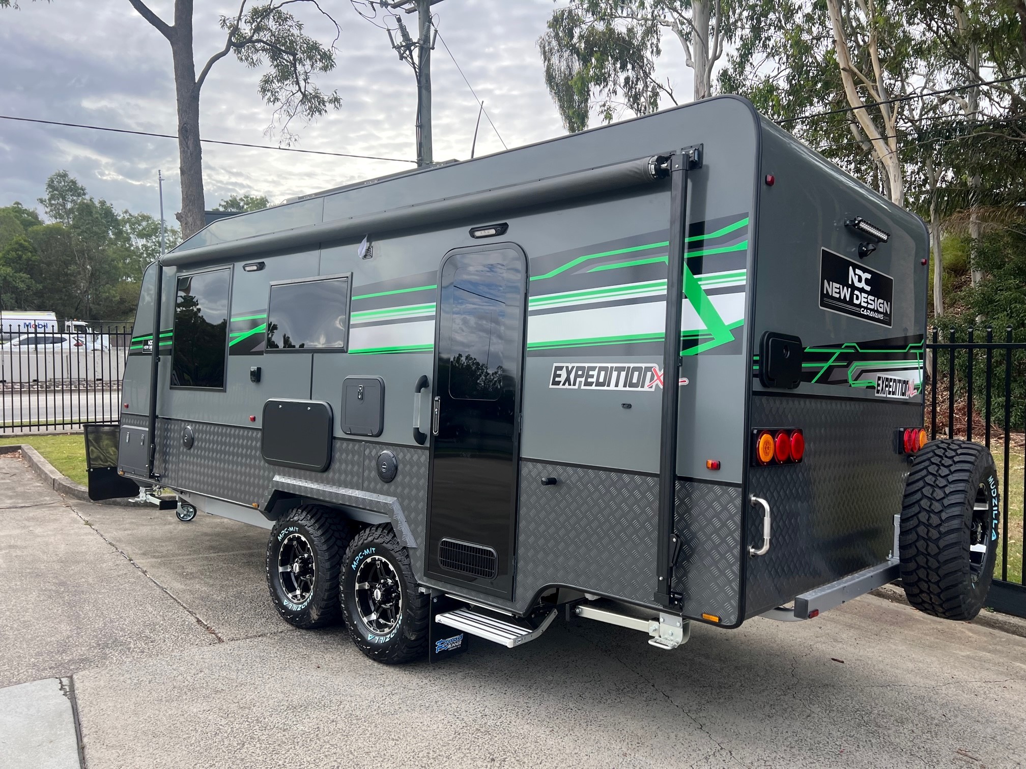 2023 New Design Expedition XL 19ft8 Offroad Caravan With Black Pack