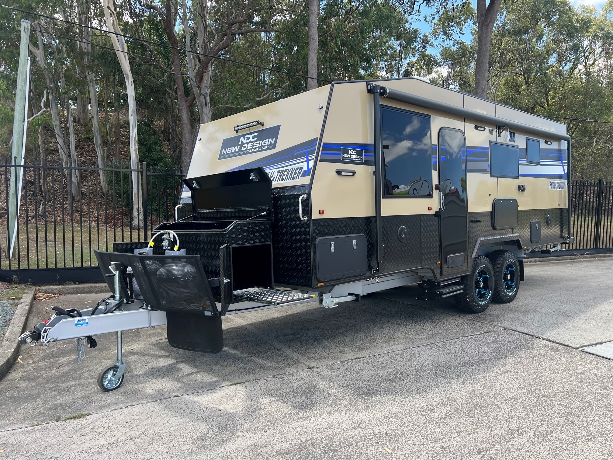 2024 New Design Family Trekker 21ft6 Triple Bunk Offroad