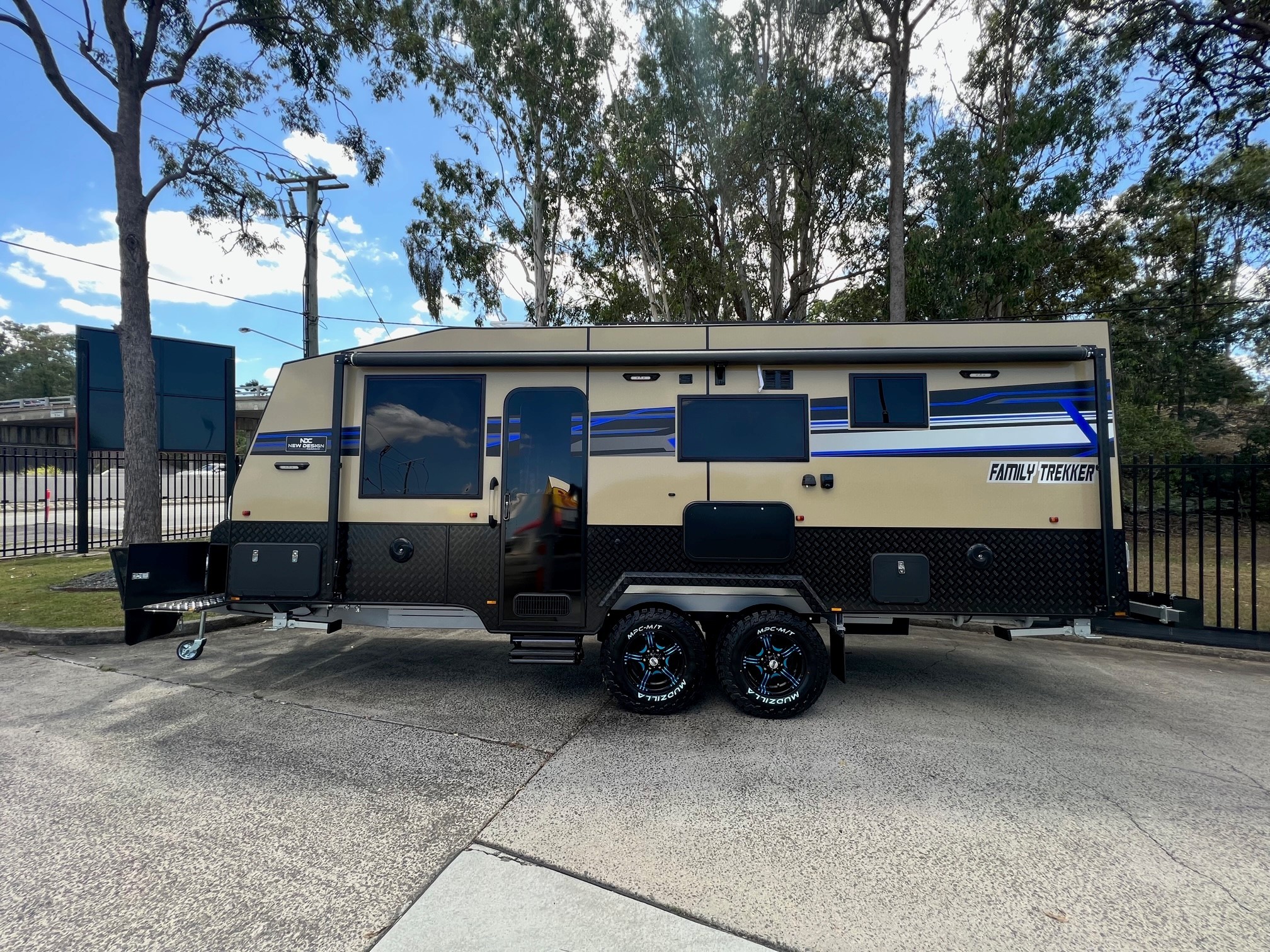 2024 New Design Family Trekker 21ft6 Triple Bunk Offroad