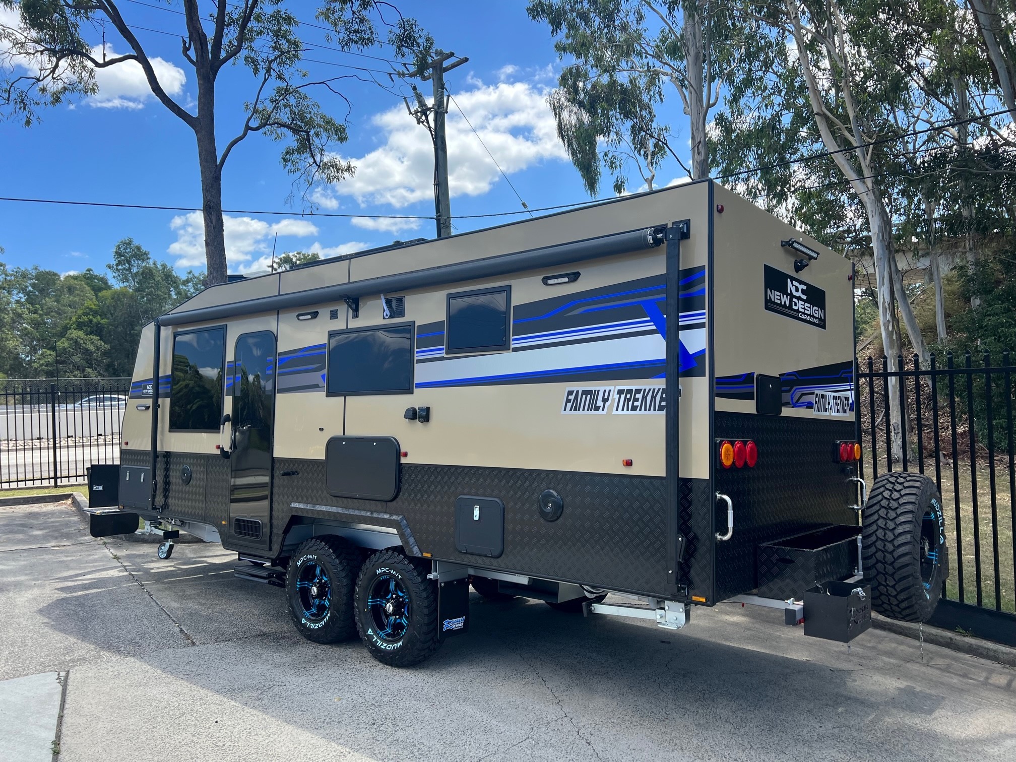 2024 New Design Family Trekker 21ft6 Triple Bunk Offroad