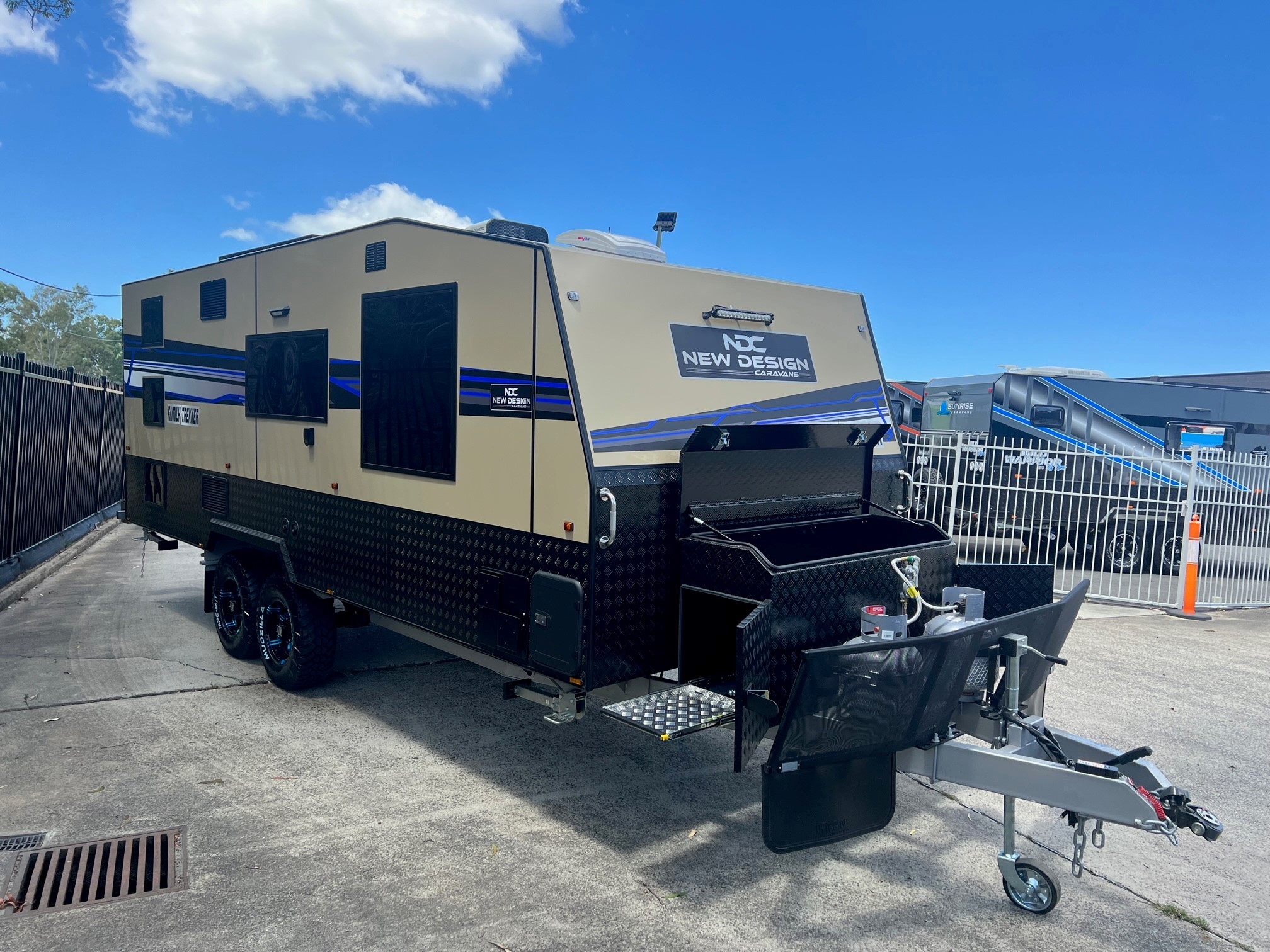 2024 New Design Family Trekker 21ft6 Triple Bunk Offroad