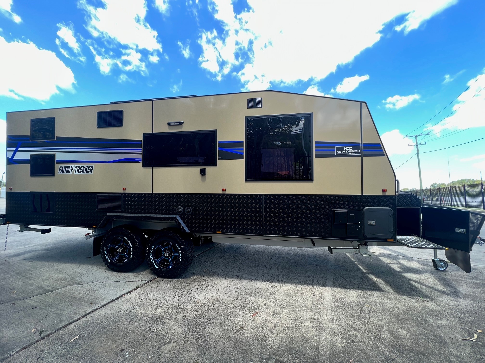 2024 New Design Family Trekker 21ft6 Triple Bunk Offroad