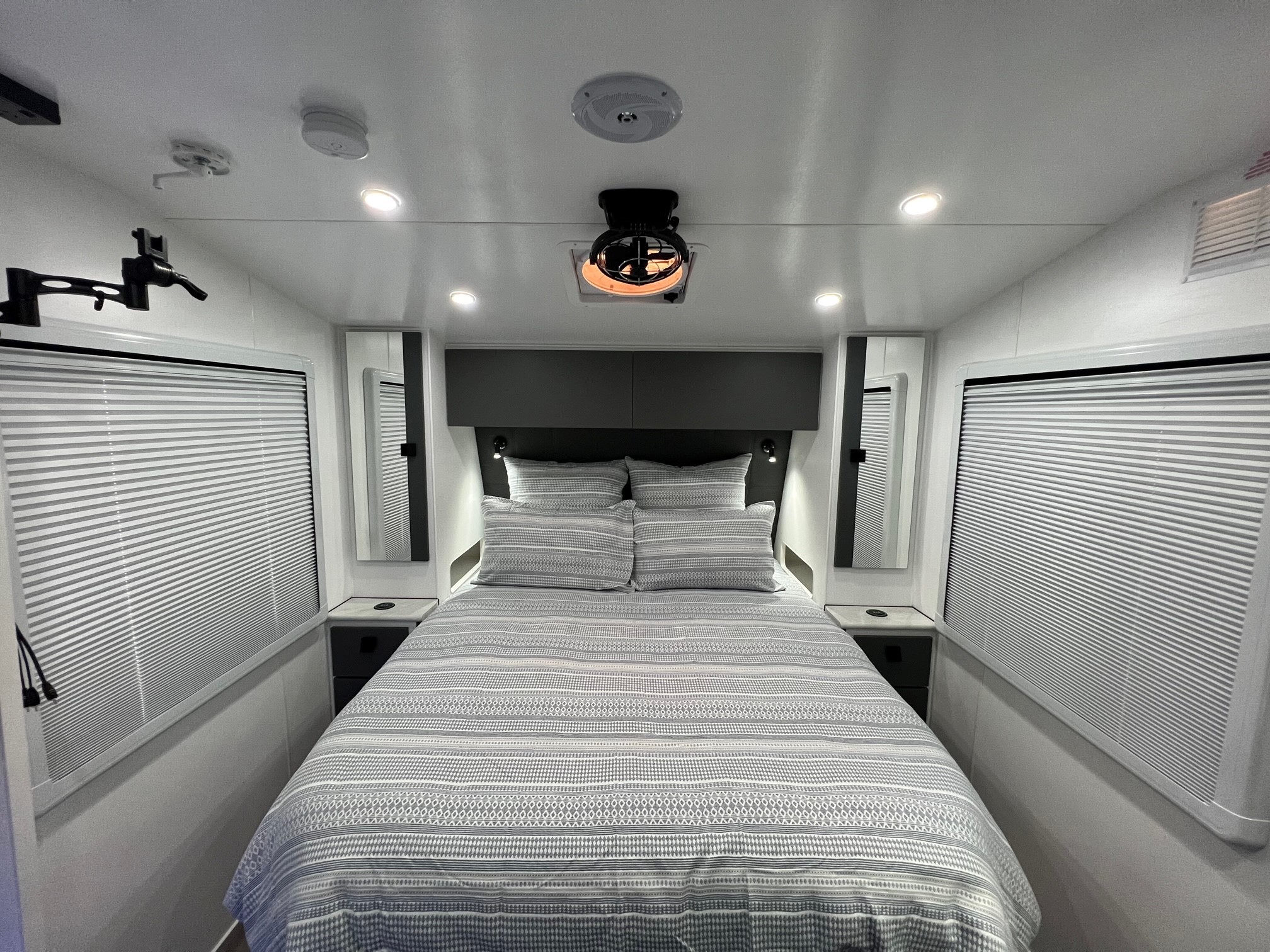 2024 New Design Family Trekker 21ft6 Triple Bunk Offroad