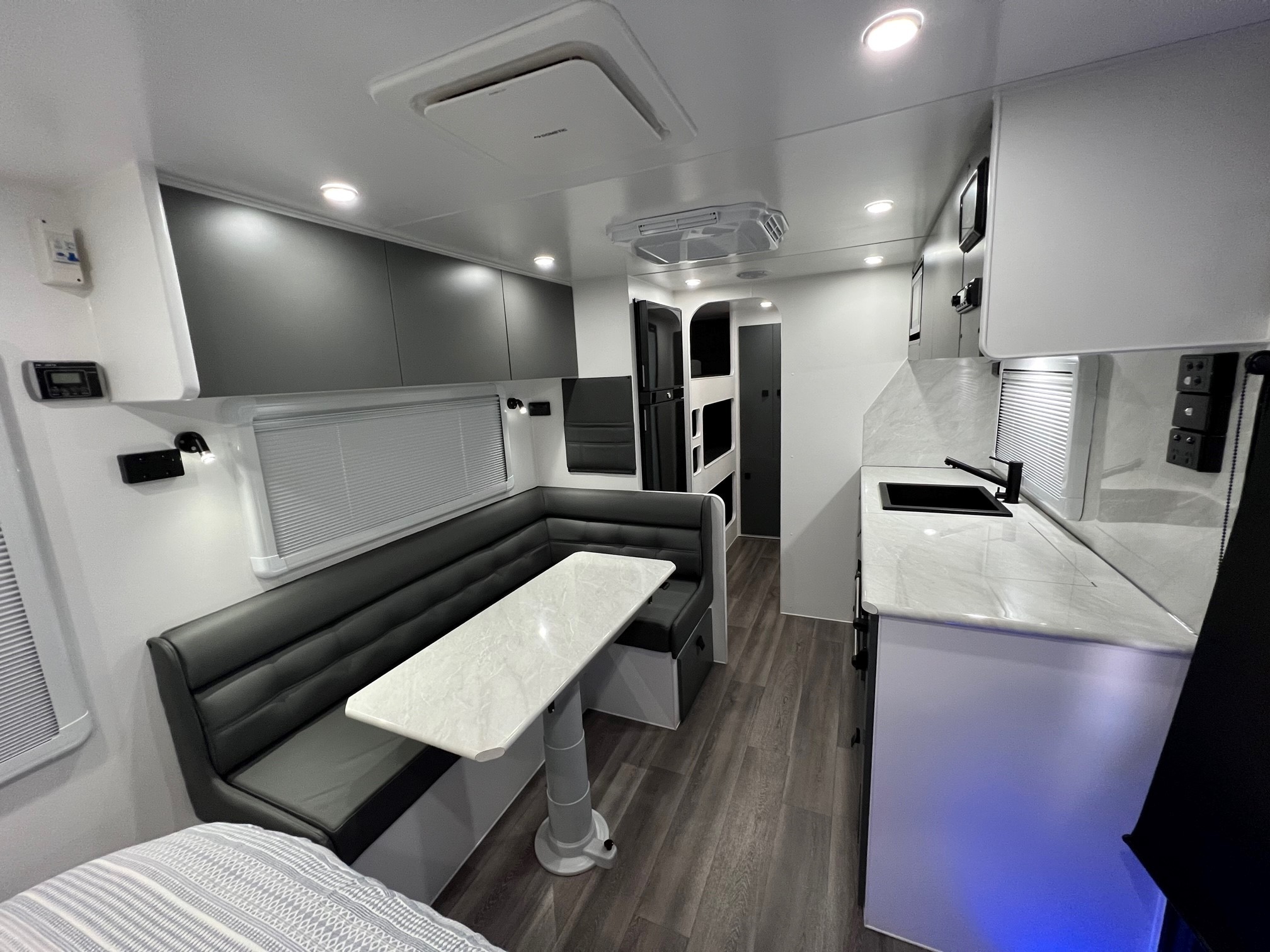 2024 New Design Family Trekker 21ft6 Triple Bunk Offroad