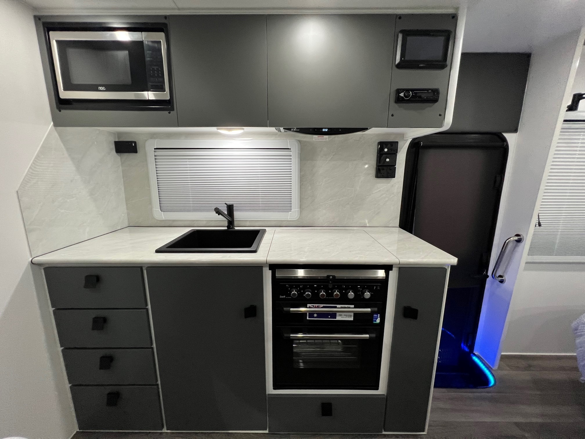 2024 New Design Family Trekker 21ft6 Triple Bunk Offroad