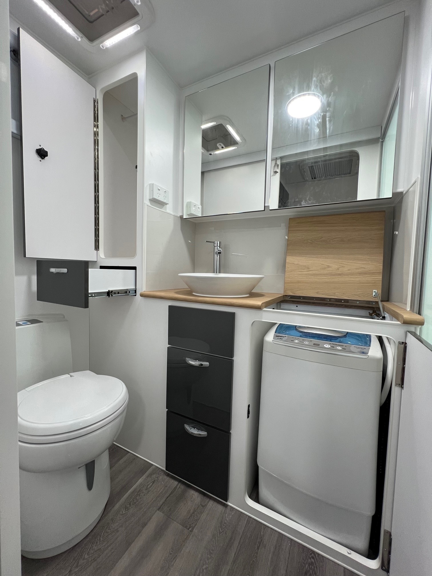 2022 Blue Sky Quartz Rear Door 20ft8 Caravan