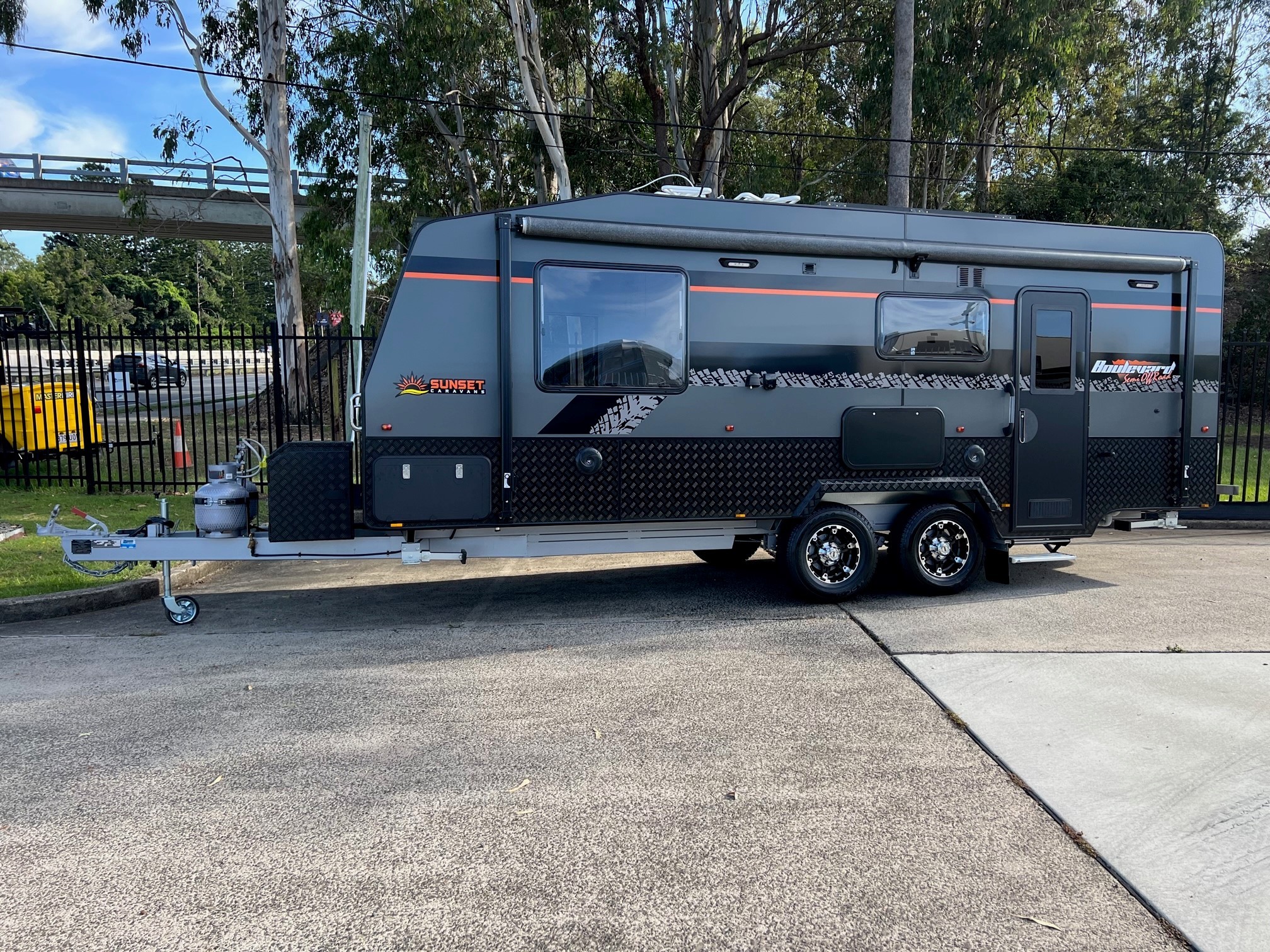 2023 Sunset Boulevard 21ft Semi Off-Road Caravan