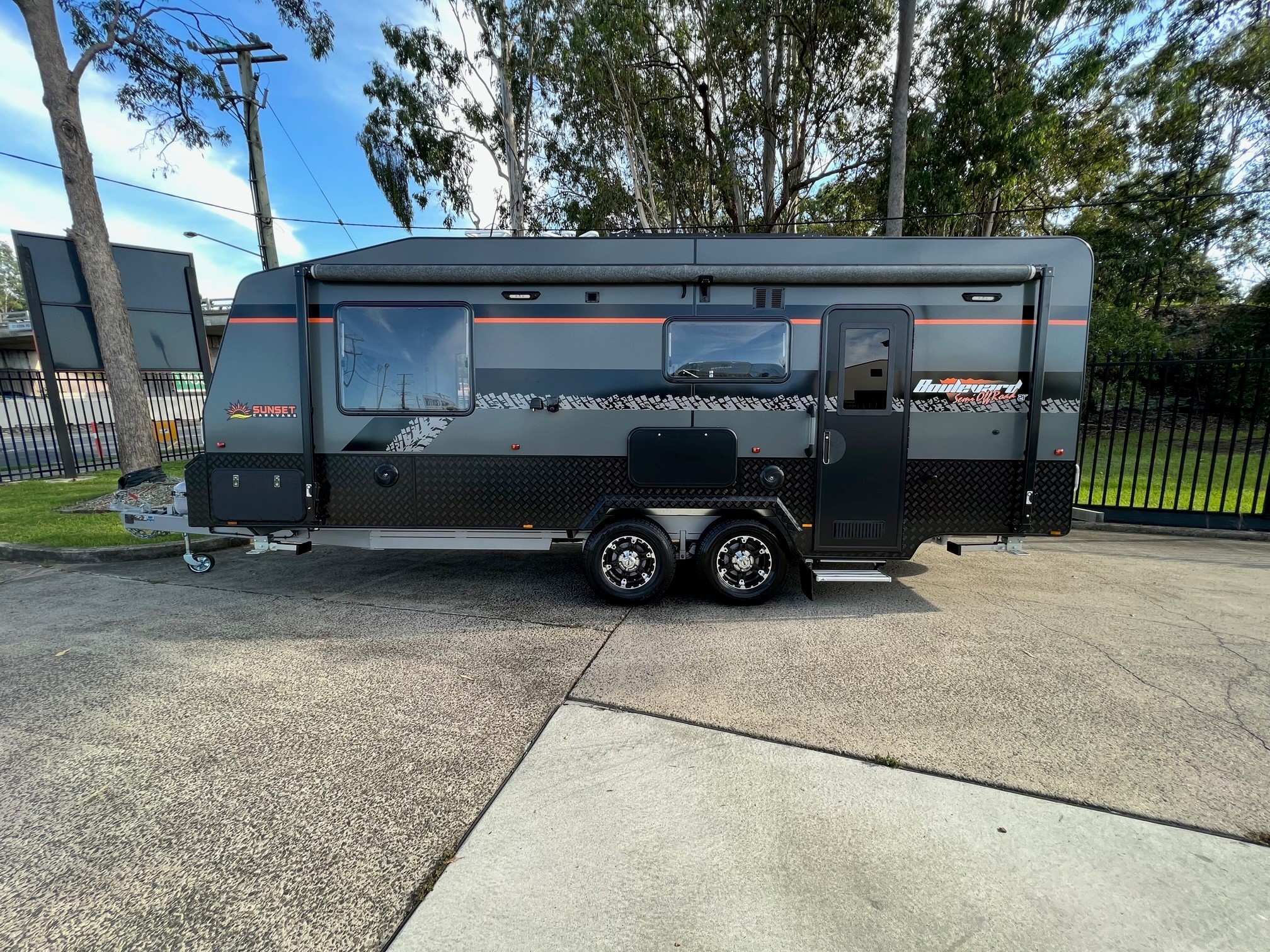 2023 Sunset Boulevard 21ft Semi Off-Road Caravan