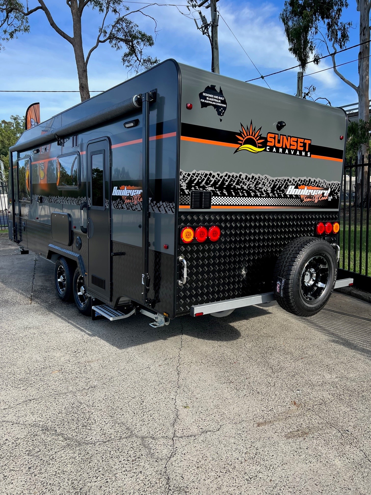 2023 Sunset Boulevard 21ft Semi Off-Road Caravan