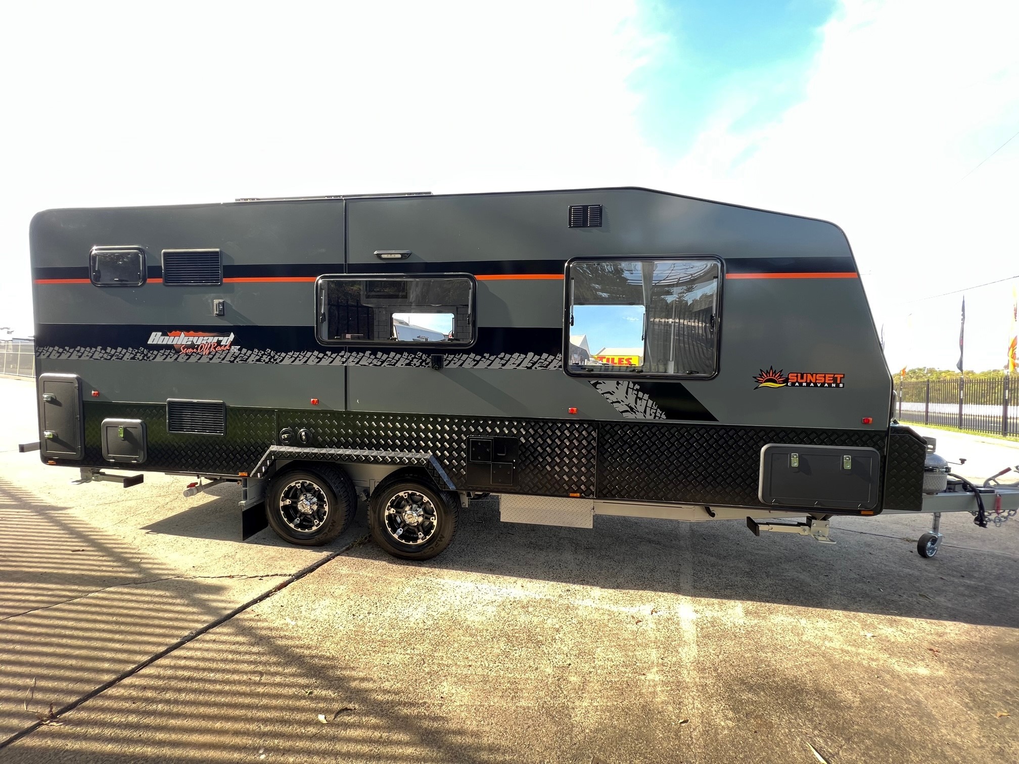 2023 Sunset Boulevard 21ft Semi Off-Road Caravan