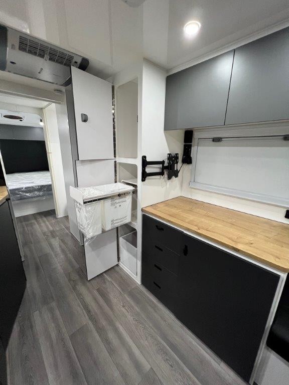 2025 Sunrise Wild Warrior Prestige Edition 22ft6 Off-Road Caravan With Aluminum Frame