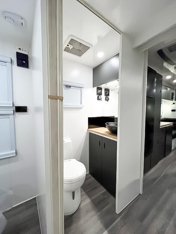 2025 Sunrise Wild Warrior Prestige Edition 22ft6 Off-Road Caravan With Aluminum Frame