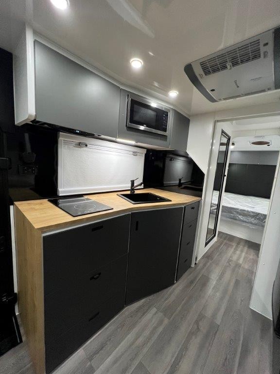 2025 Sunrise Wild Warrior Prestige Edition 22ft6 Off-Road Caravan With Aluminum Frame