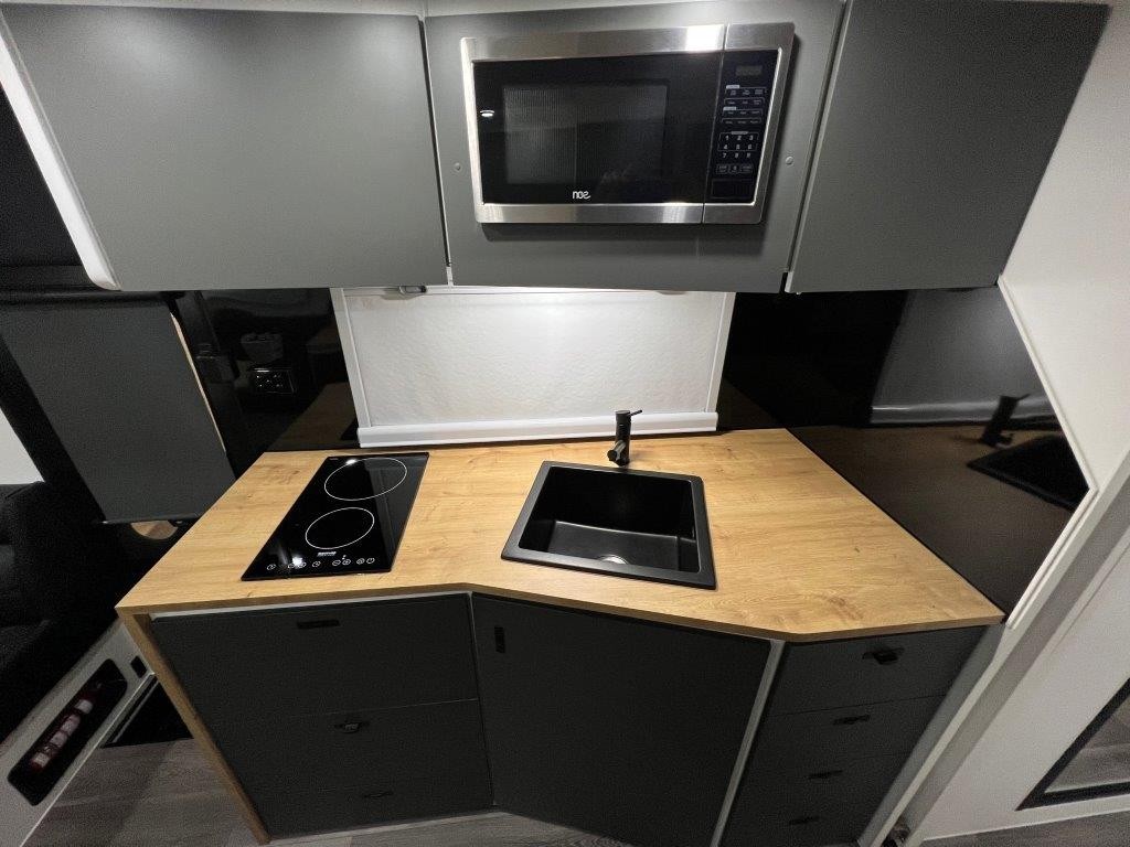 2025 Sunrise Wild Warrior Prestige Edition 22ft6 Off-Road Caravan With Aluminum Frame