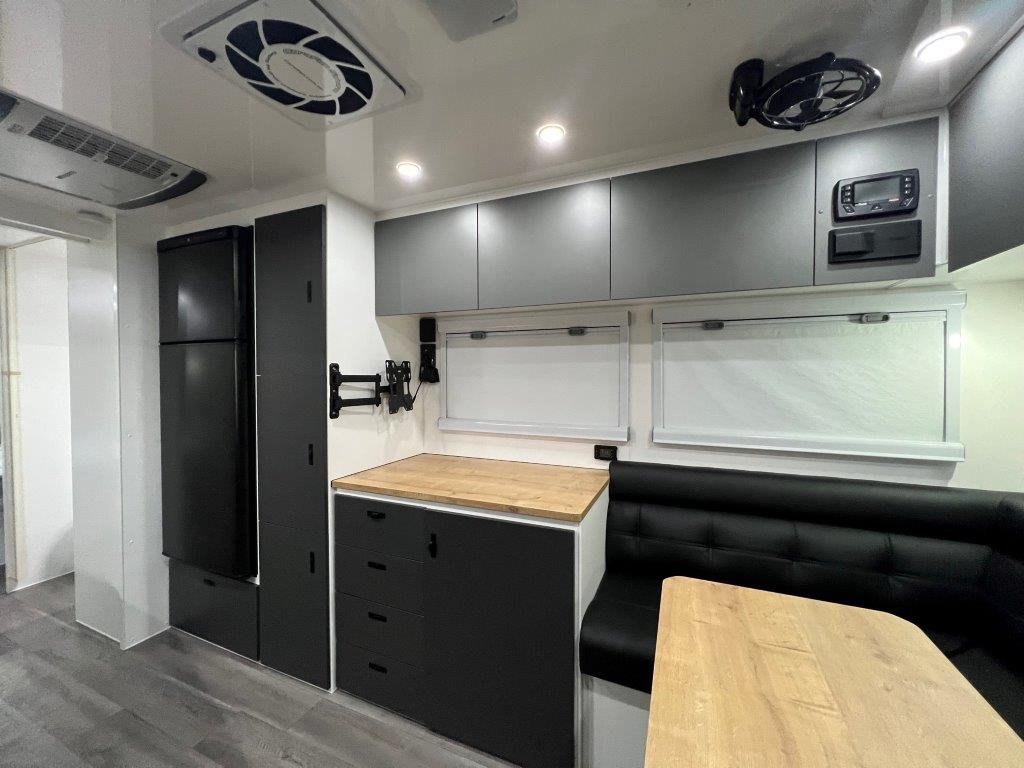 2025 Sunrise Wild Warrior Prestige Edition 22ft6 Off-Road Caravan With Aluminum Frame