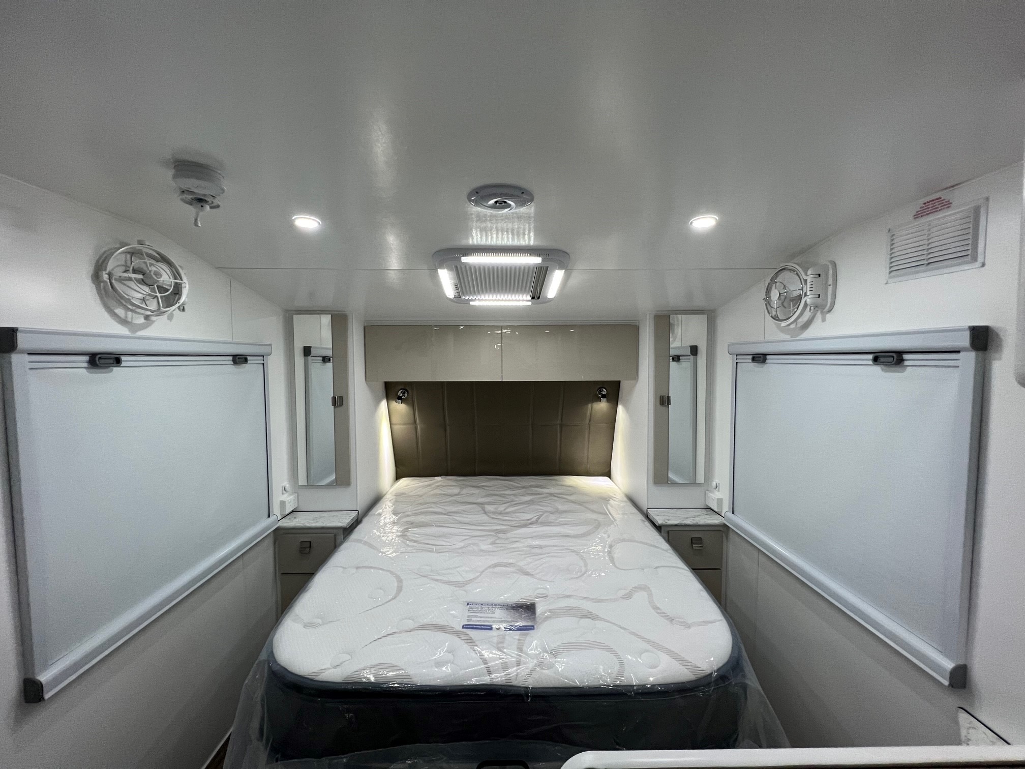 2023 Sunset Rodeo Semi Off-Road 21ft6 With Large Side Club Lounge