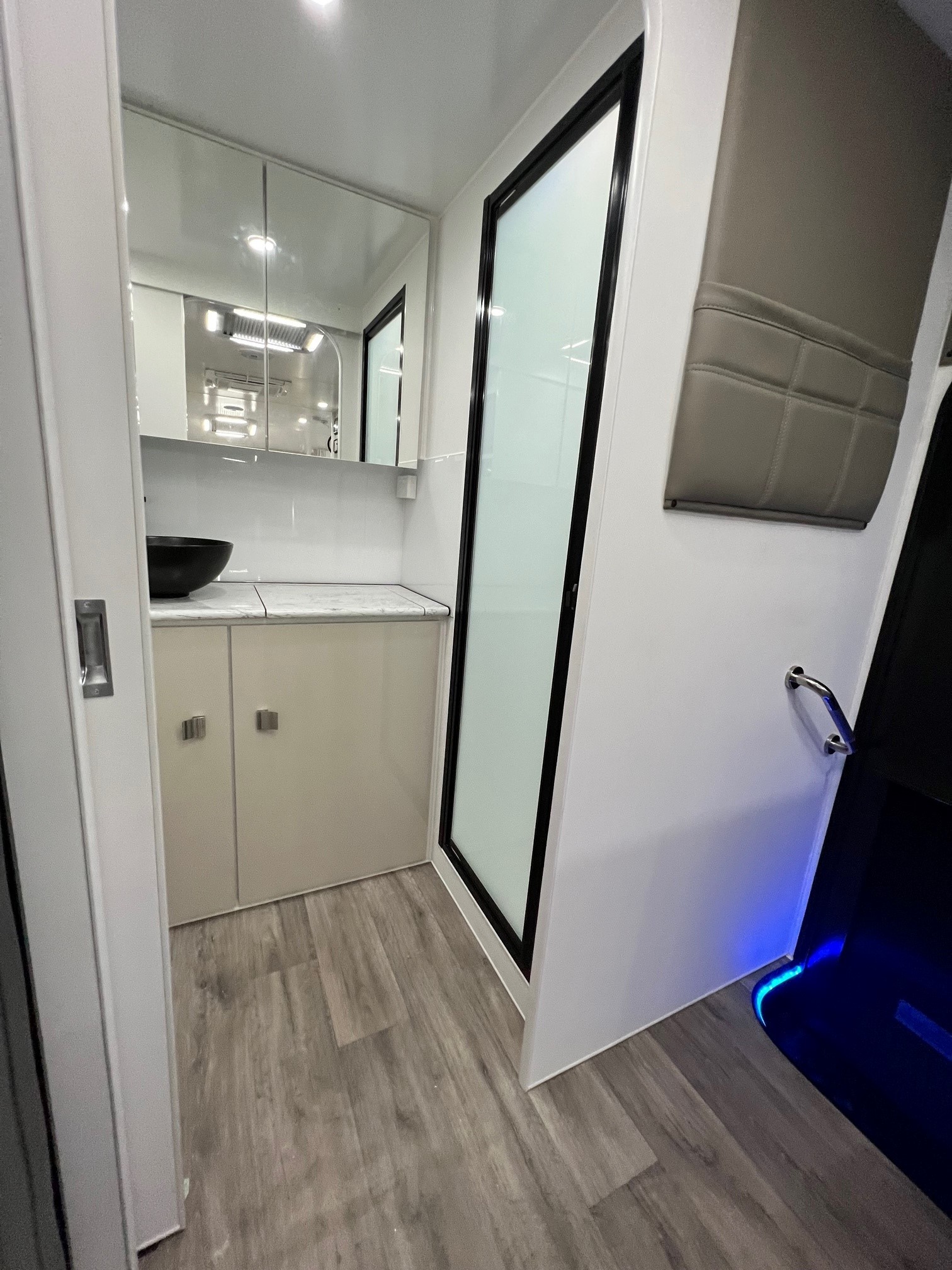 2023 Sunset Rodeo Semi Off-Road 21ft6 With Large Side Club Lounge