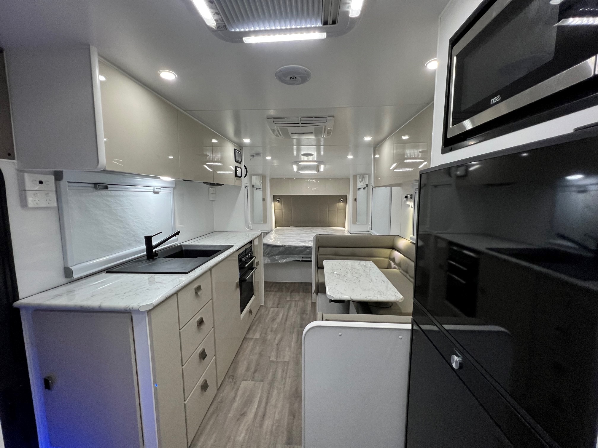 2023 Sunset Rodeo Semi Off-Road  21ft6 With Large Side Club Lounge