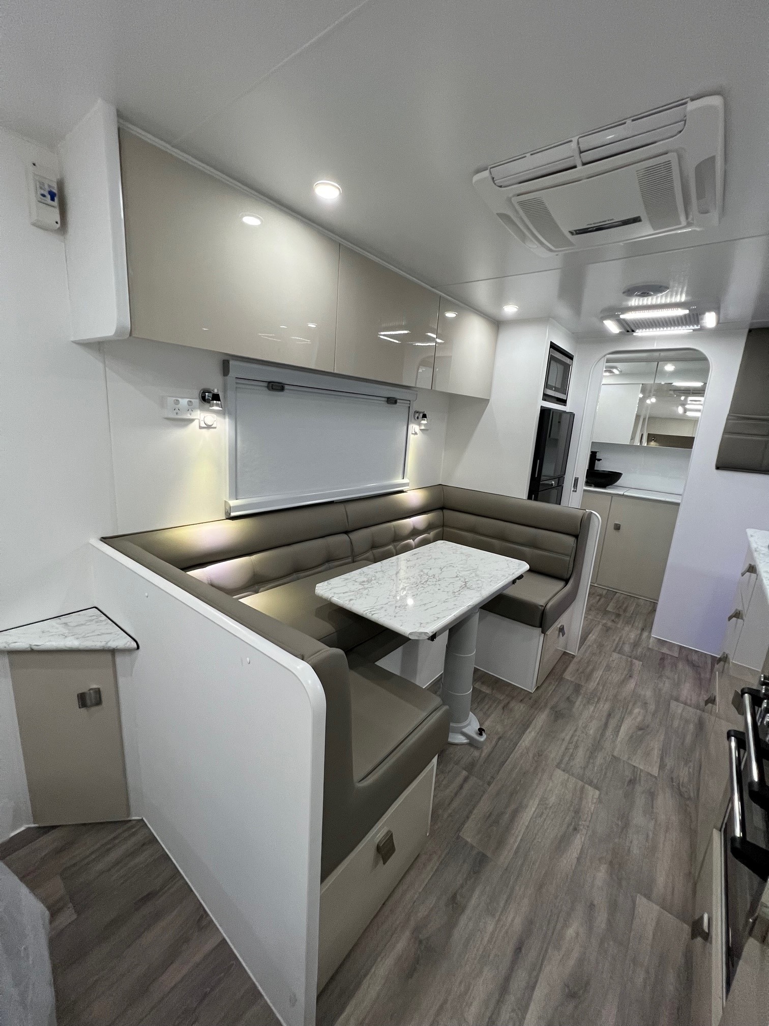 2023 Sunset Rodeo Semi Off-Road 21ft6 With Large Side Club Lounge