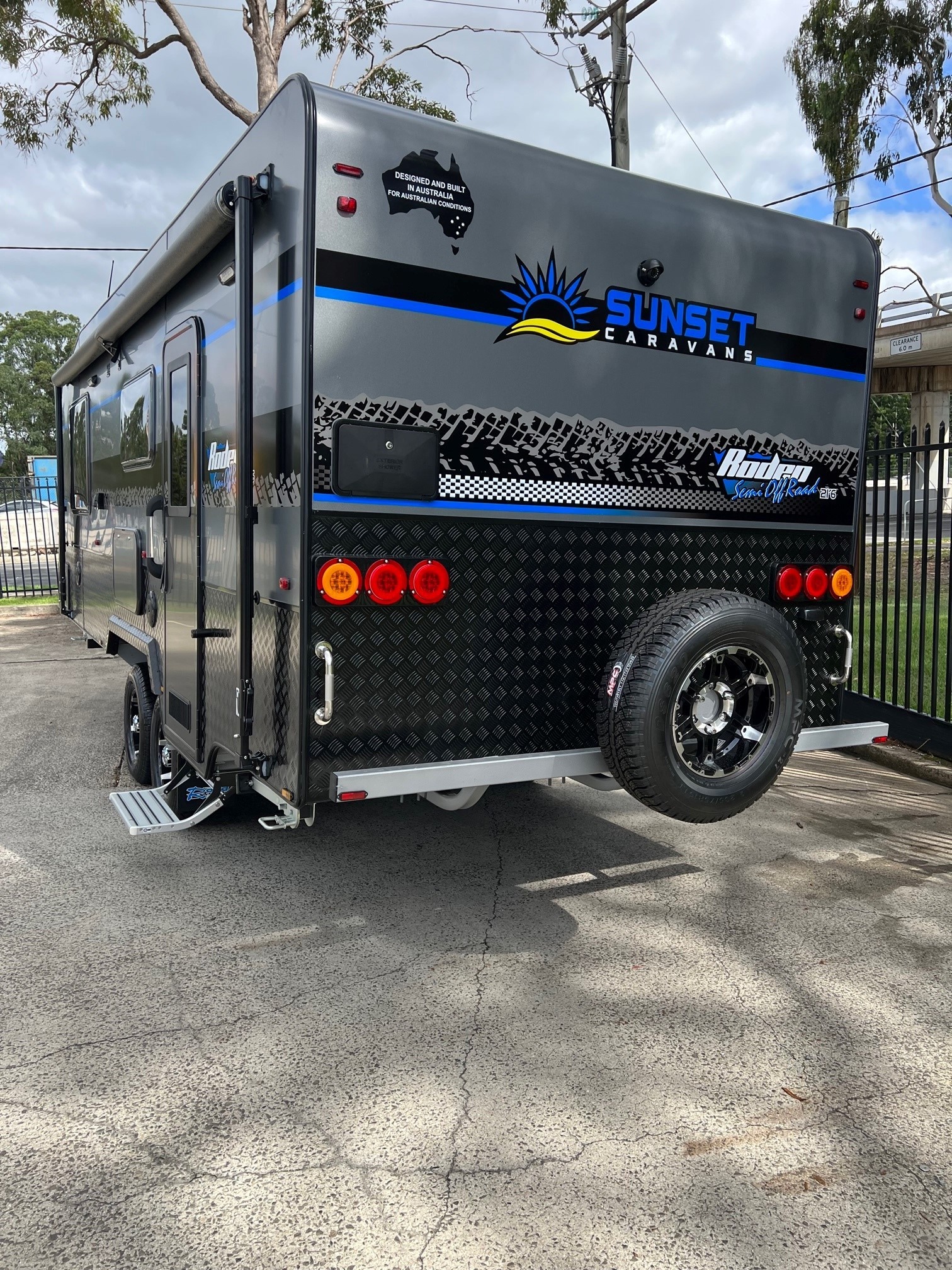 2023 Sunset Rodeo Semi Off-Road 21ft6 With Large Side Club Lounge