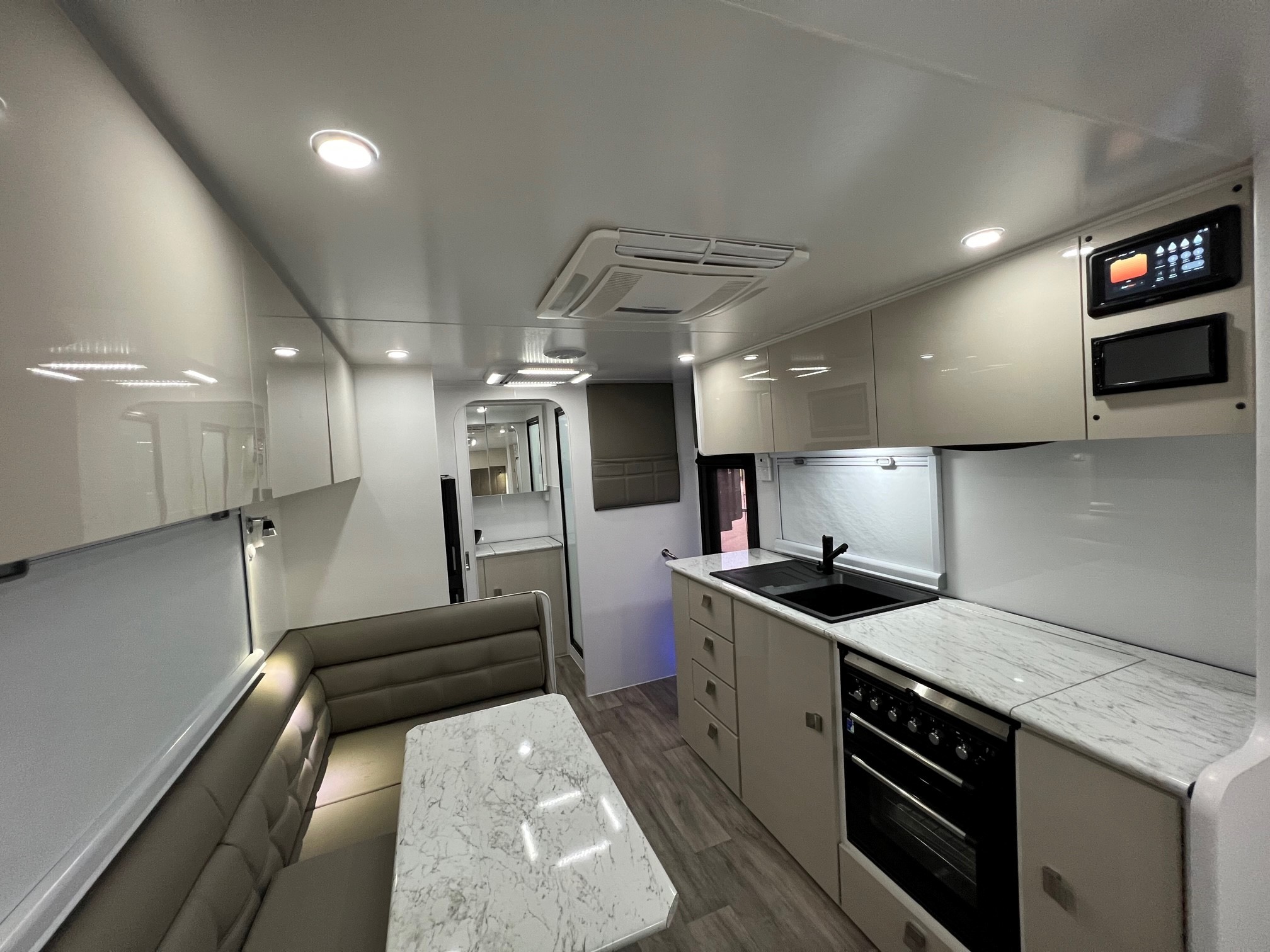 2023 Sunset Rodeo Semi Off-Road 21ft6 With Large Side Club Lounge