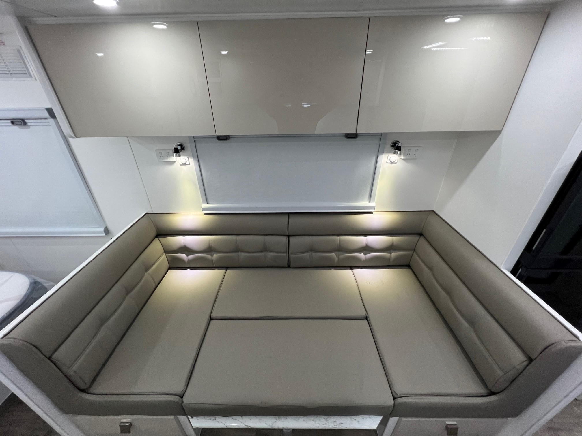 2023 Sunset Rodeo Semi Off-Road 21ft6 With Large Side Club Lounge