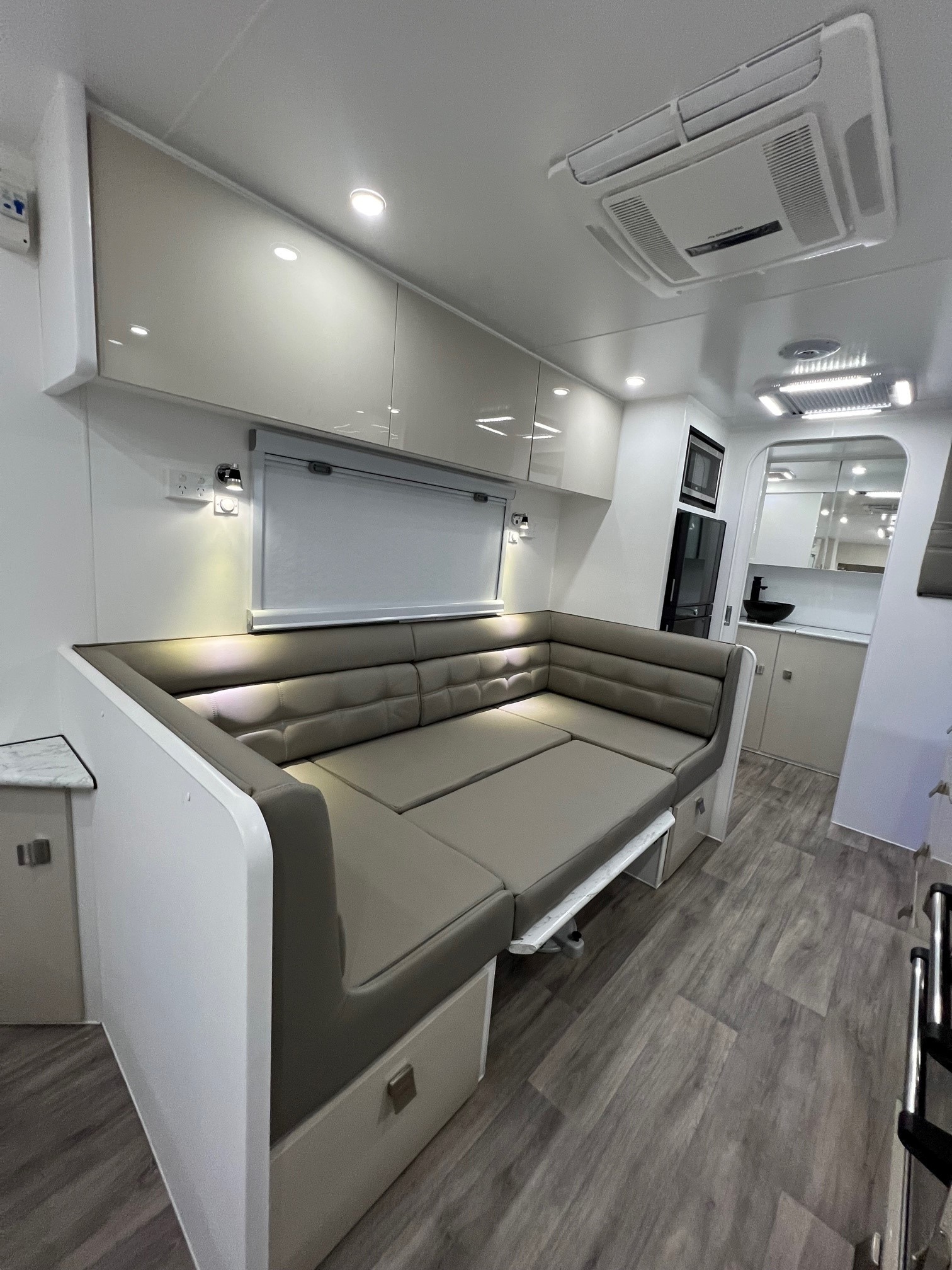 2023 Sunset Rodeo Semi Off-Road 21ft6 With Large Side Club Lounge