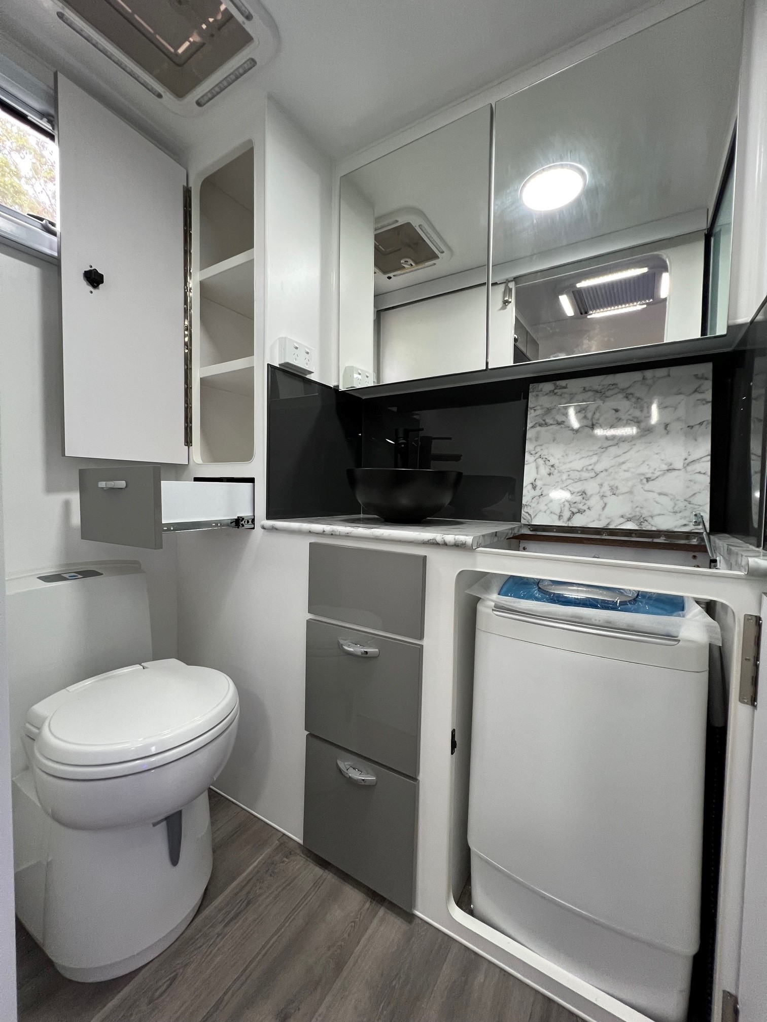 2022 Blue Sky Quartz Semi Off-road Rear Caravan With ALKO Enduro Suspension