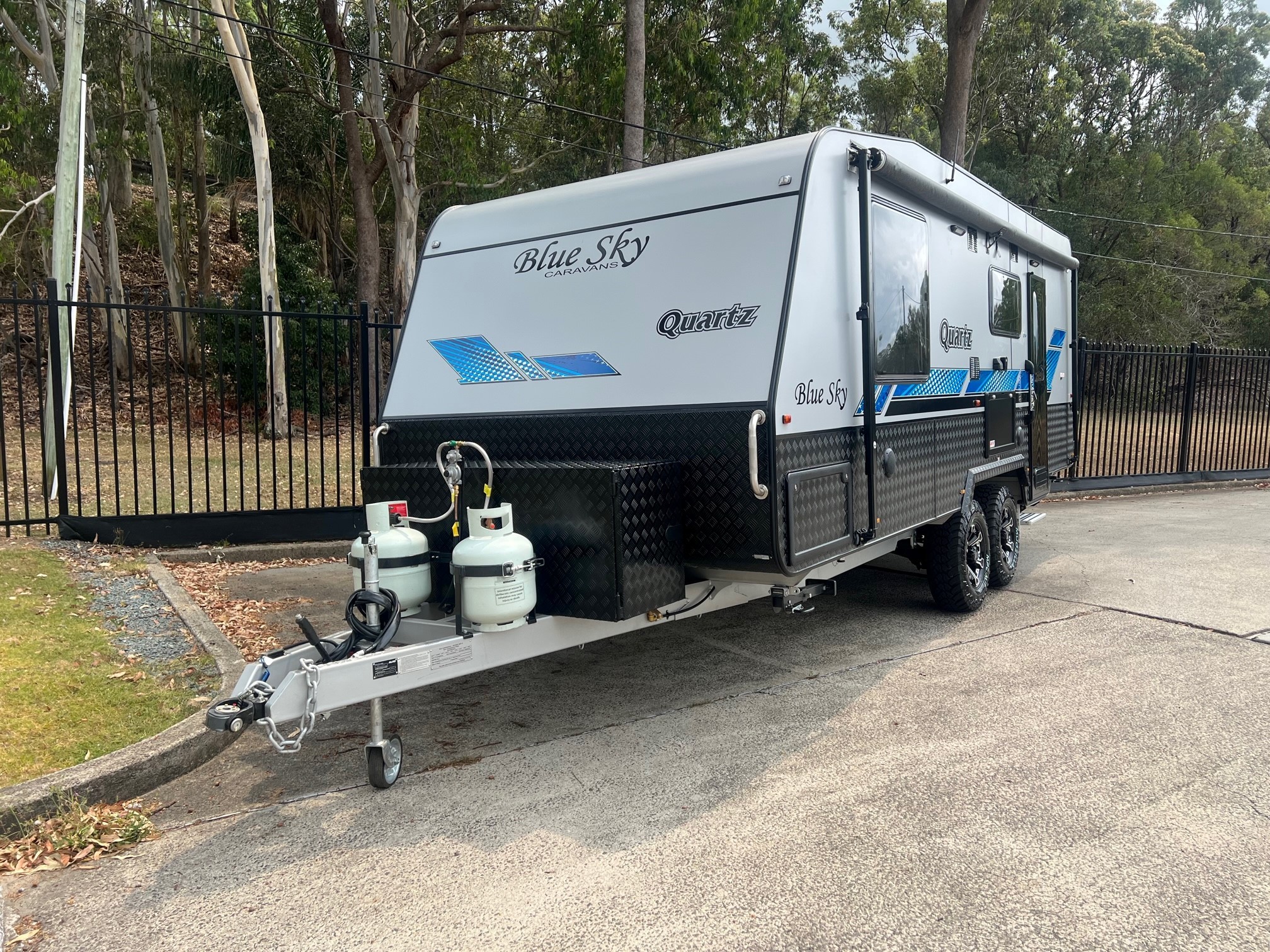 2022 Blue Sky Quartz Semi Off-road Rear Caravan With ALKO Enduro Suspension
