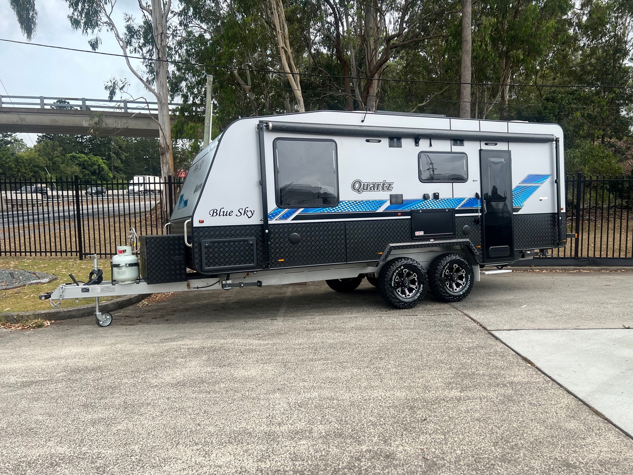 2022 Blue Sky Quartz Semi Off-road Rear Caravan With ALKO Enduro Suspension