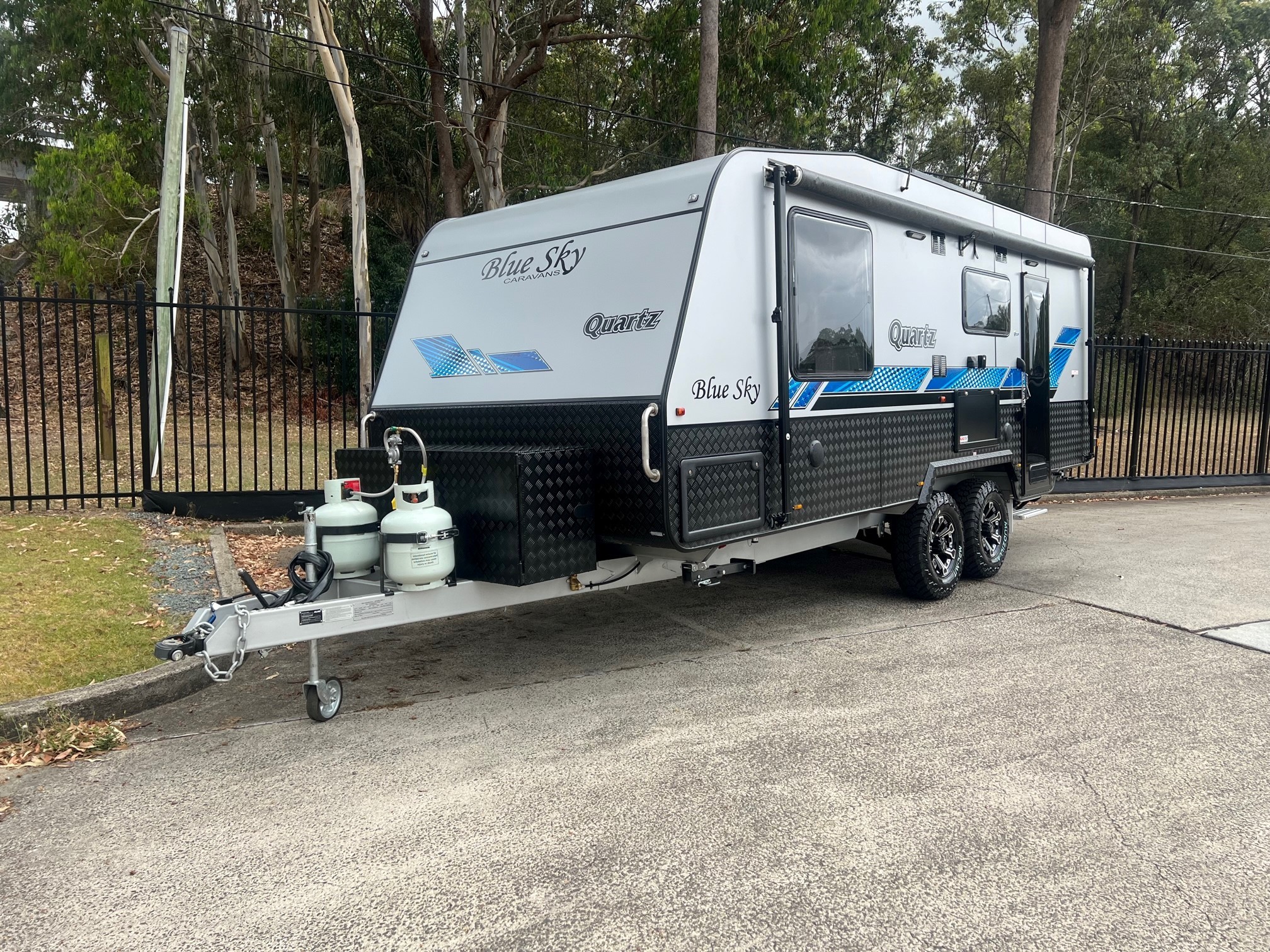 2022 Blue Sky Quartz Semi Off-road Rear Caravan With ALKO Enduro Suspension