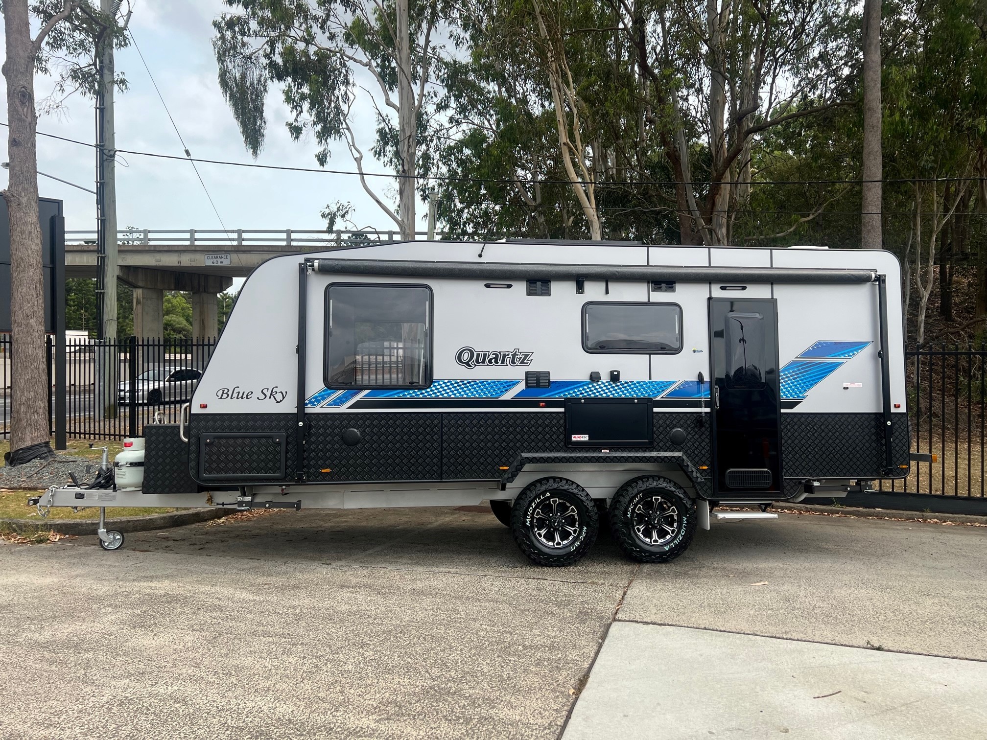 2022 Blue Sky Quartz Semi Off-road Rear Caravan With ALKO Enduro Suspension