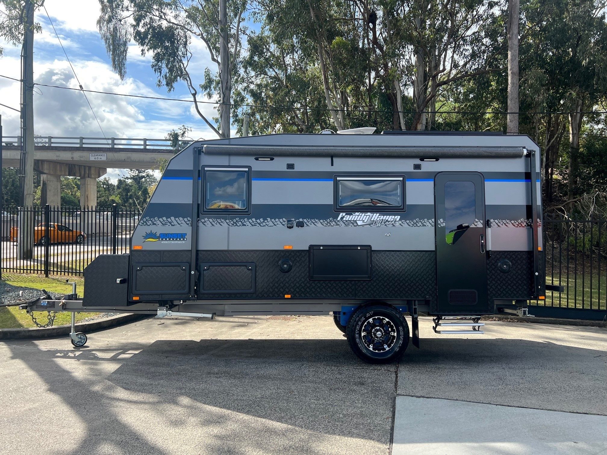 2024 Sunset Family Haven Aluminum Frame 17ft Off-road Triple Bunk caravan