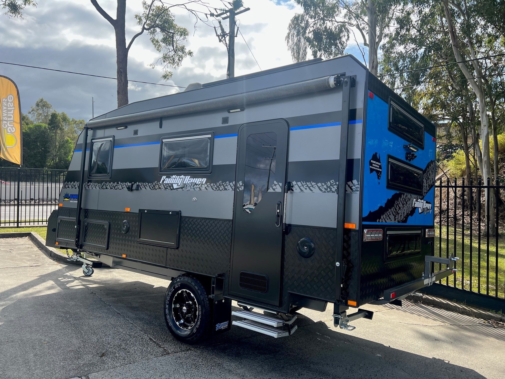 2024 Sunset Family Haven Aluminum Frame 17ft Off-road Triple Bunk caravan